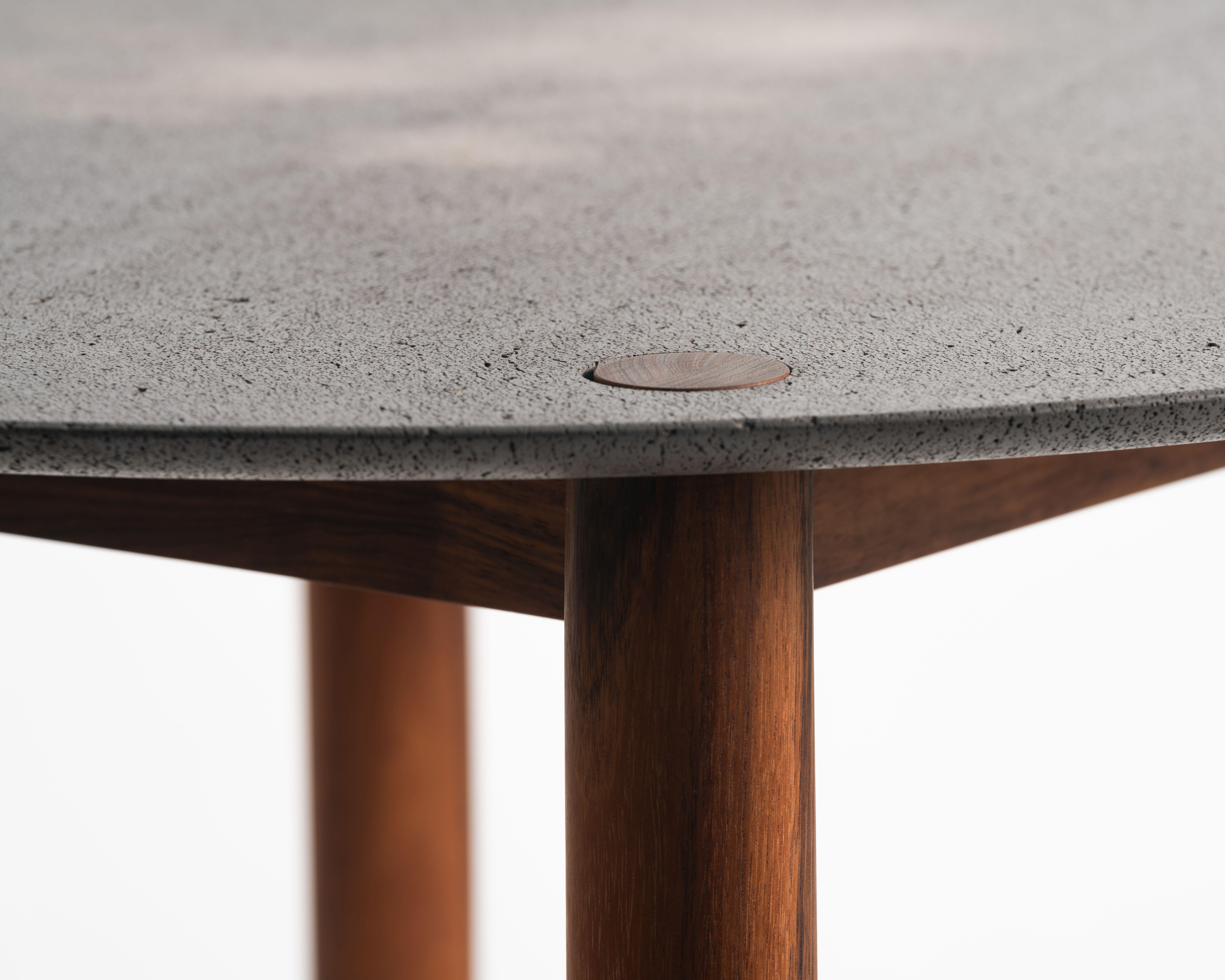 Contemporary Mexican Hand Crafted Round Dining Table For 4 In New Condition For Sale In Guadalajara, Jal.