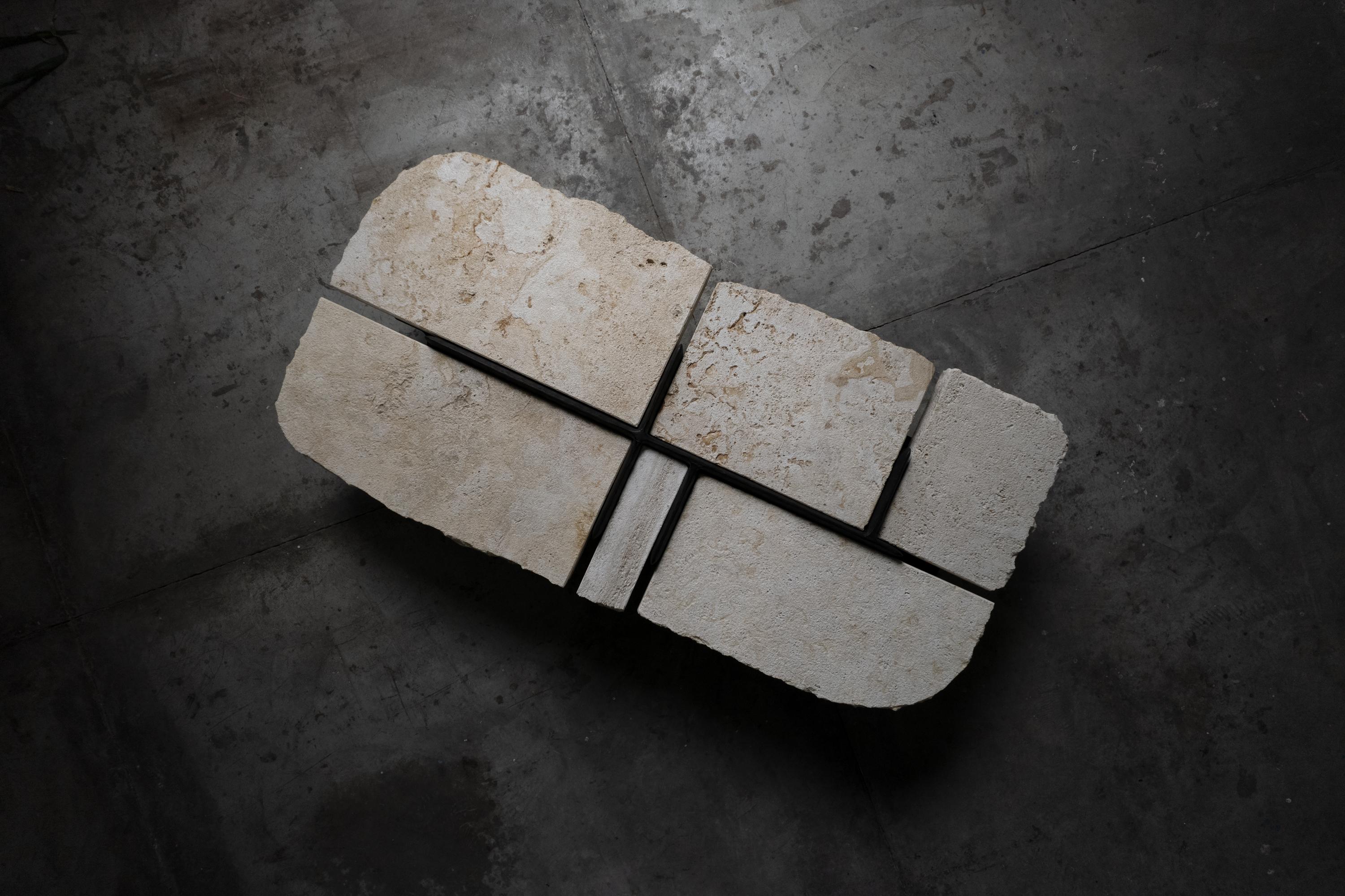 Marbre Table basse contemporaine mexicaine EM03 en pierre de Cantera en vente