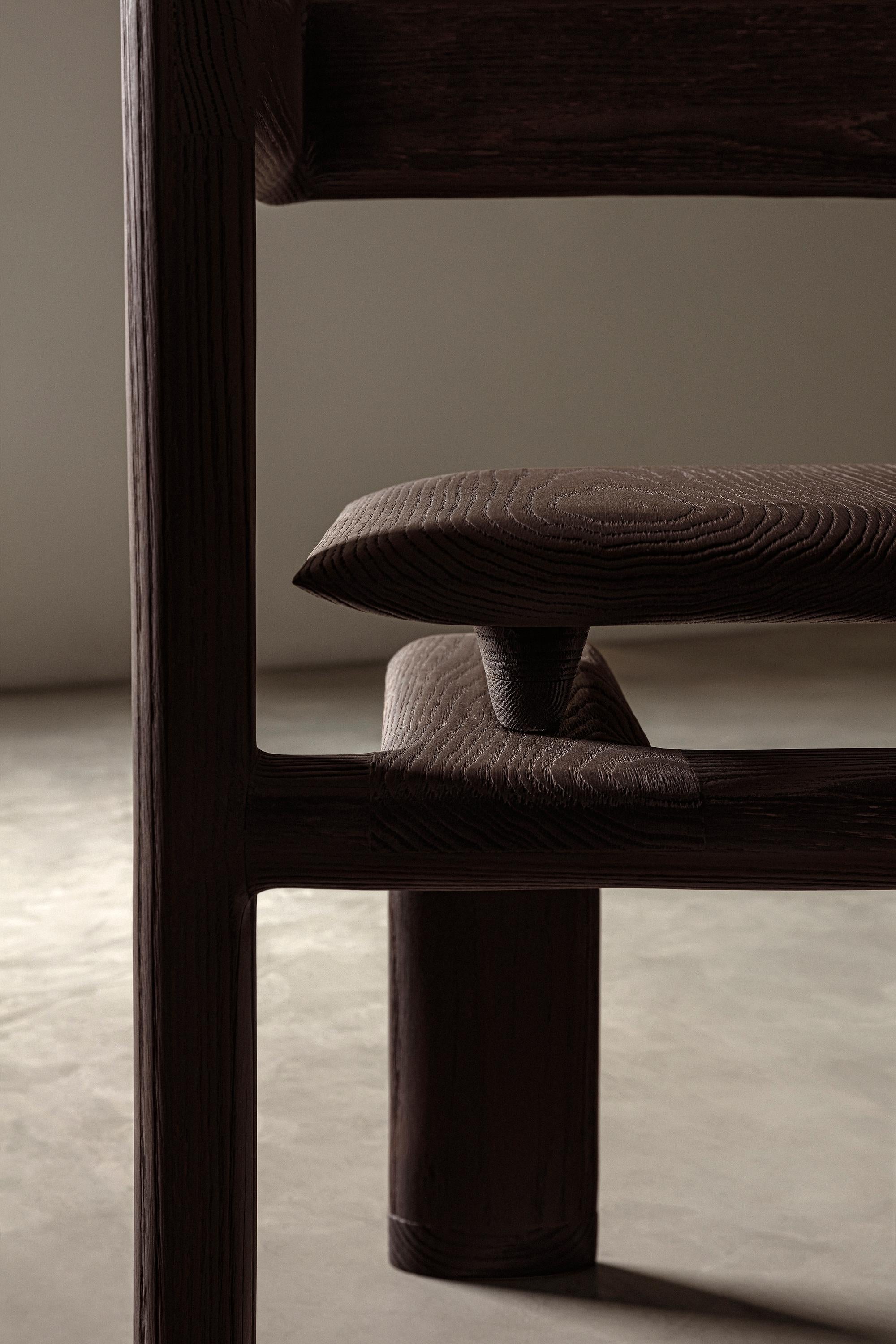 Zeitgenössischer mexikanischer Nelligan-Stuhl aus gebrannter Eiche im Angebot 2