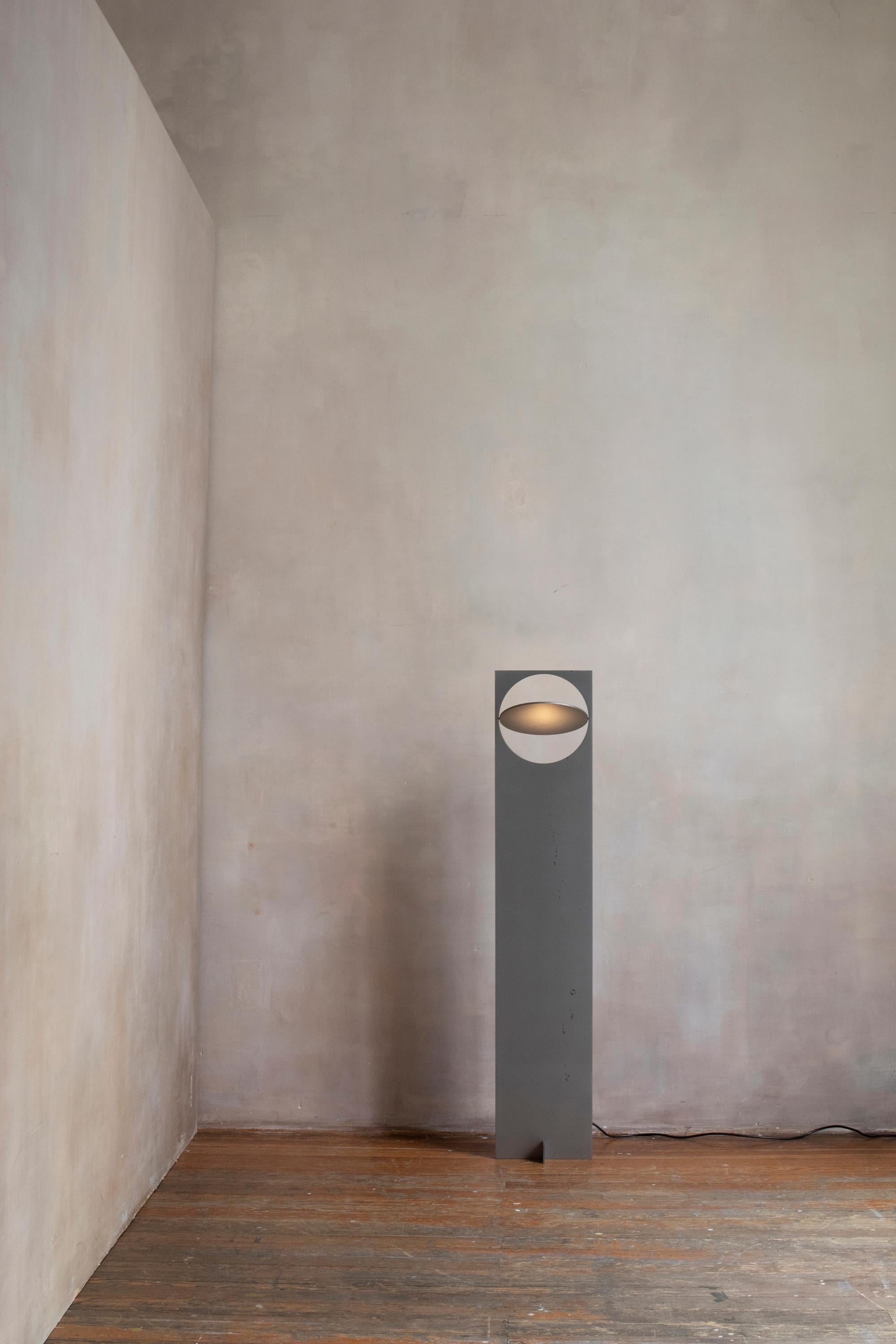 XXI secolo e contemporaneo Lampada da terra contemporanea messicana OBJ-01 in acciaio in vendita