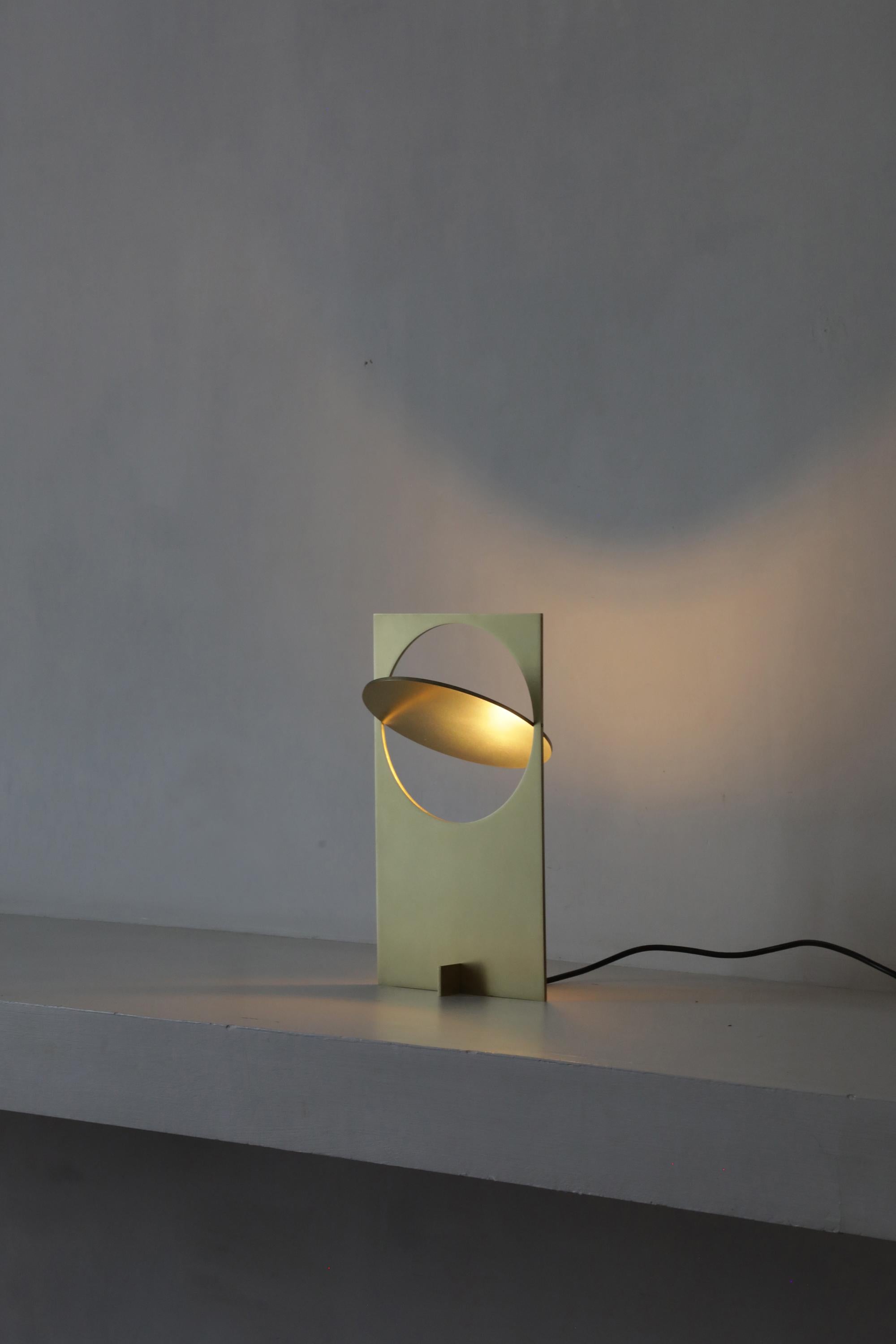 LÁMPARA DE MESA mexicana contemporánea OBJ-01 de latón en Nuevo estado para la venta en 1204, CH