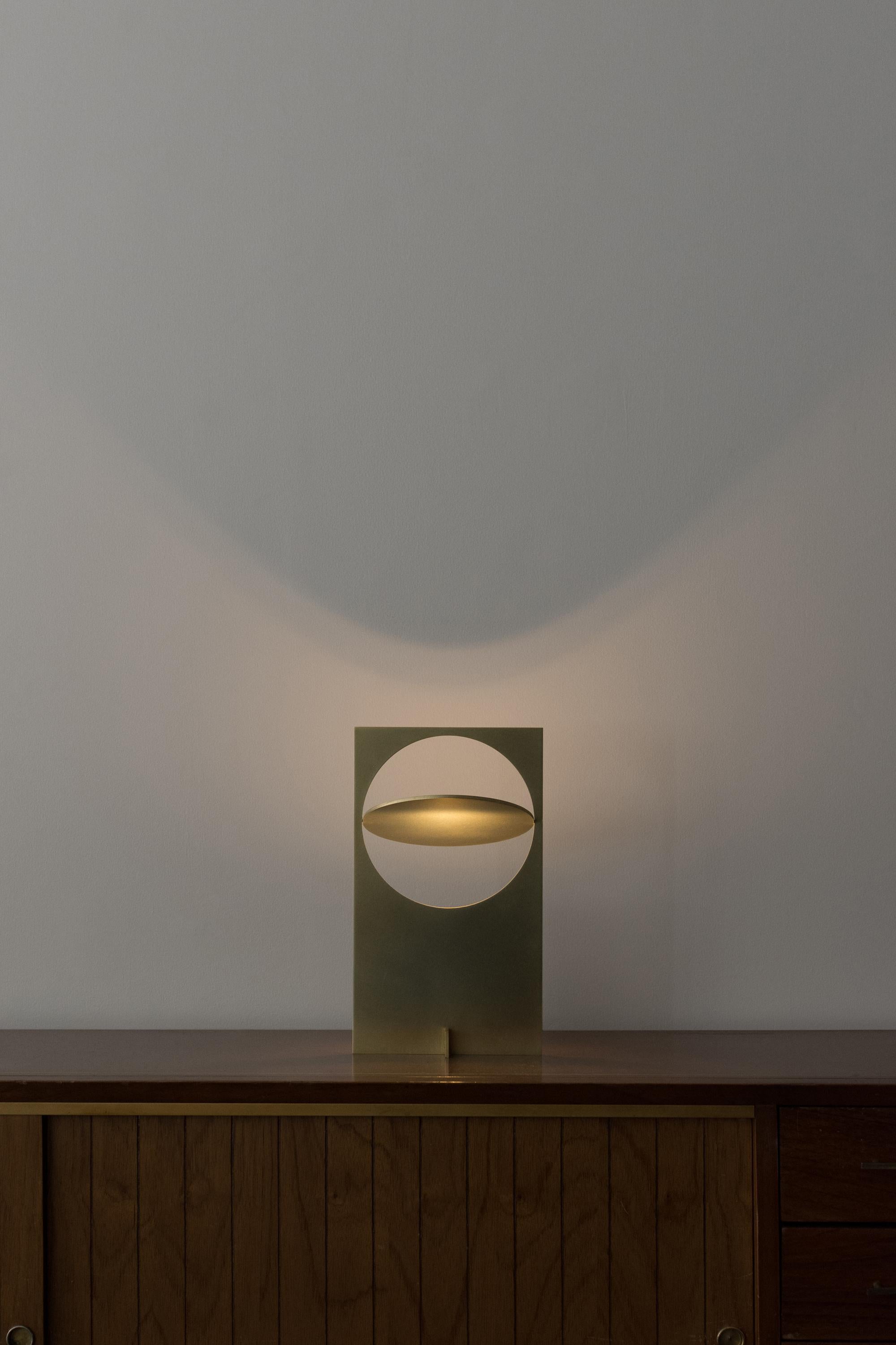 LÁMPARA DE MESA mexicana contemporánea OBJ-01 de latón Latón en venta