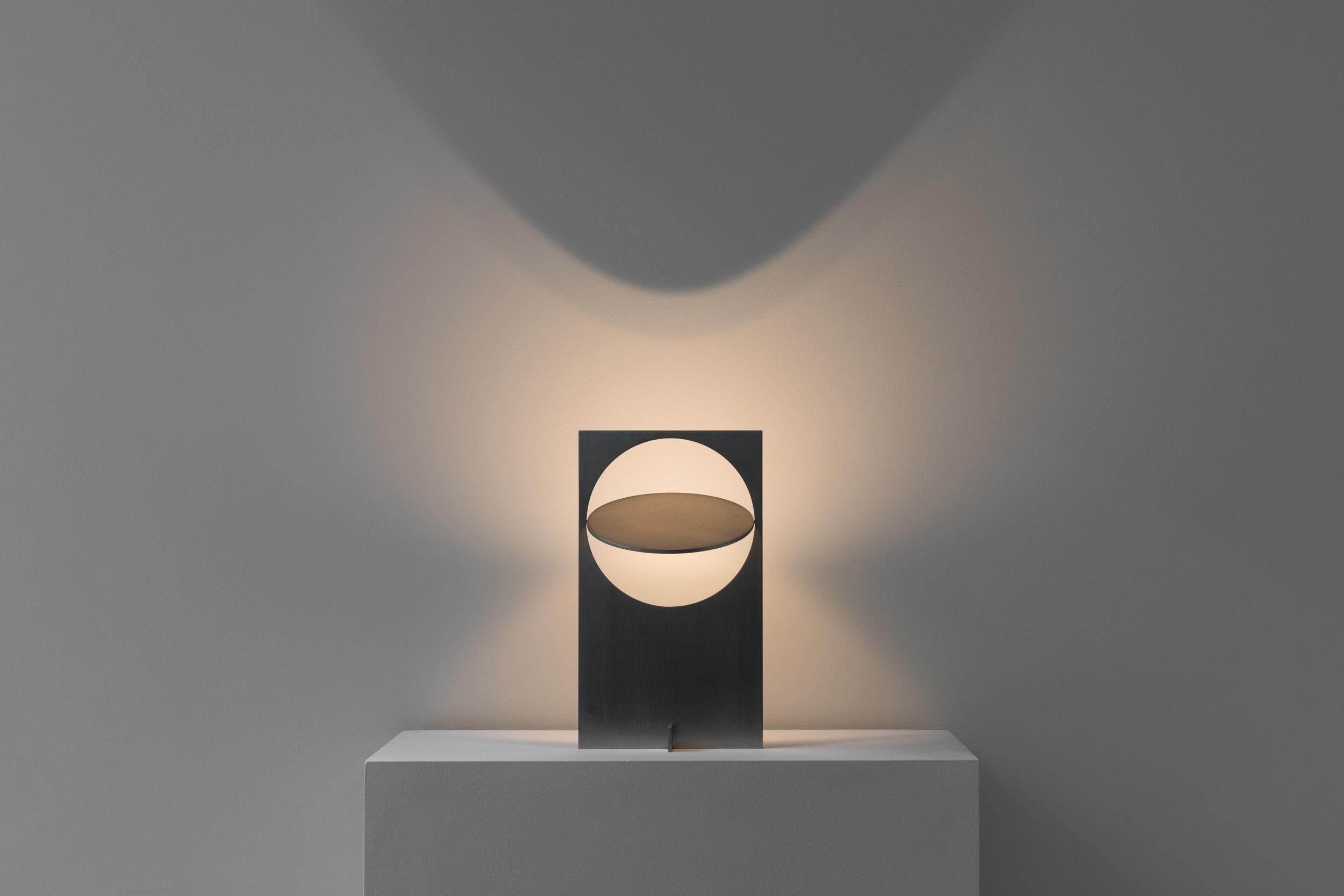 LÁMPARA DE MESA mexicana contemporánea OBJ-01 de acero en venta 3