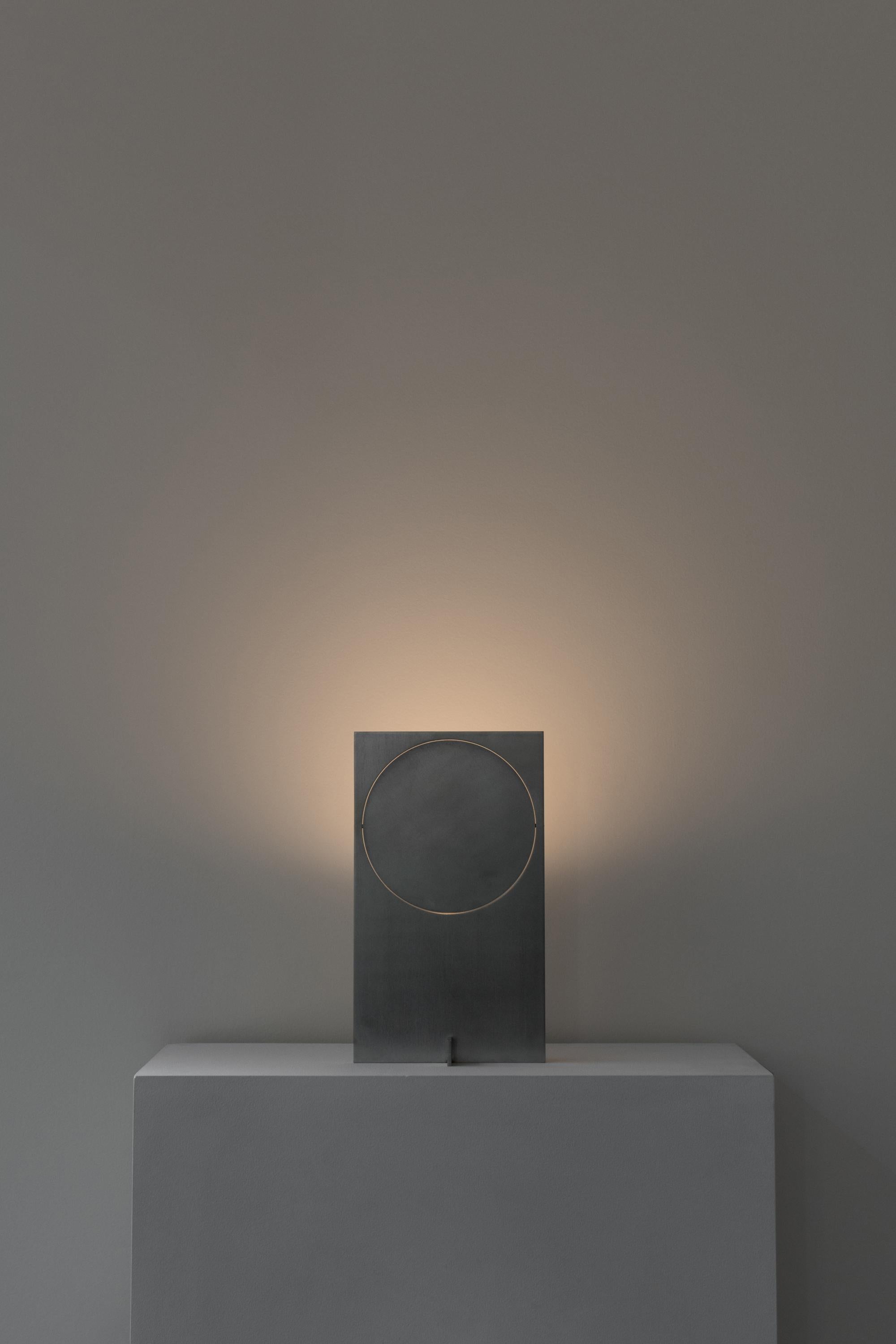 LÁMPARA DE MESA mexicana contemporánea OBJ-01 de acero Acero en venta