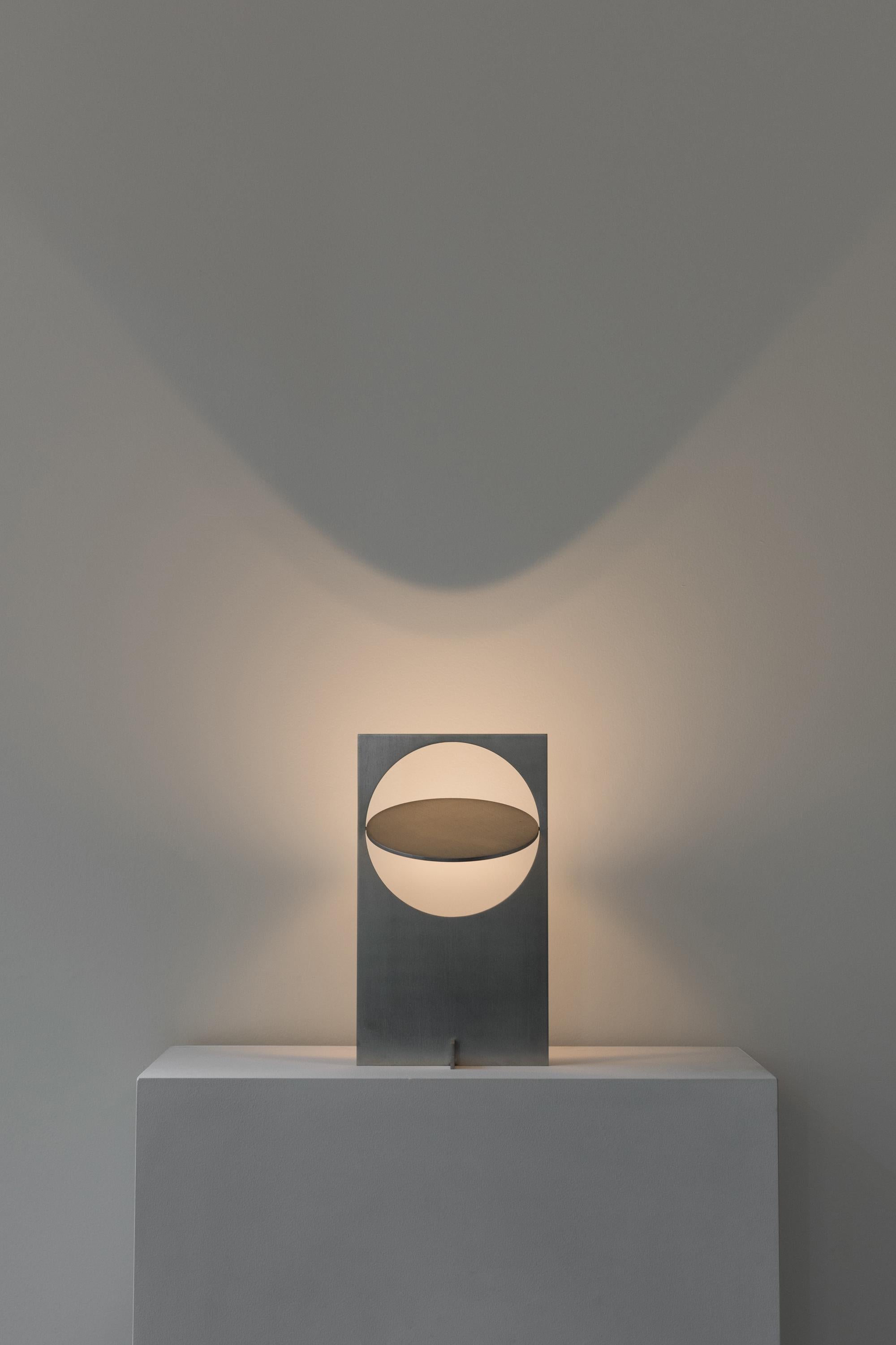 LÁMPARA DE MESA mexicana contemporánea OBJ-01 de acero en venta 1