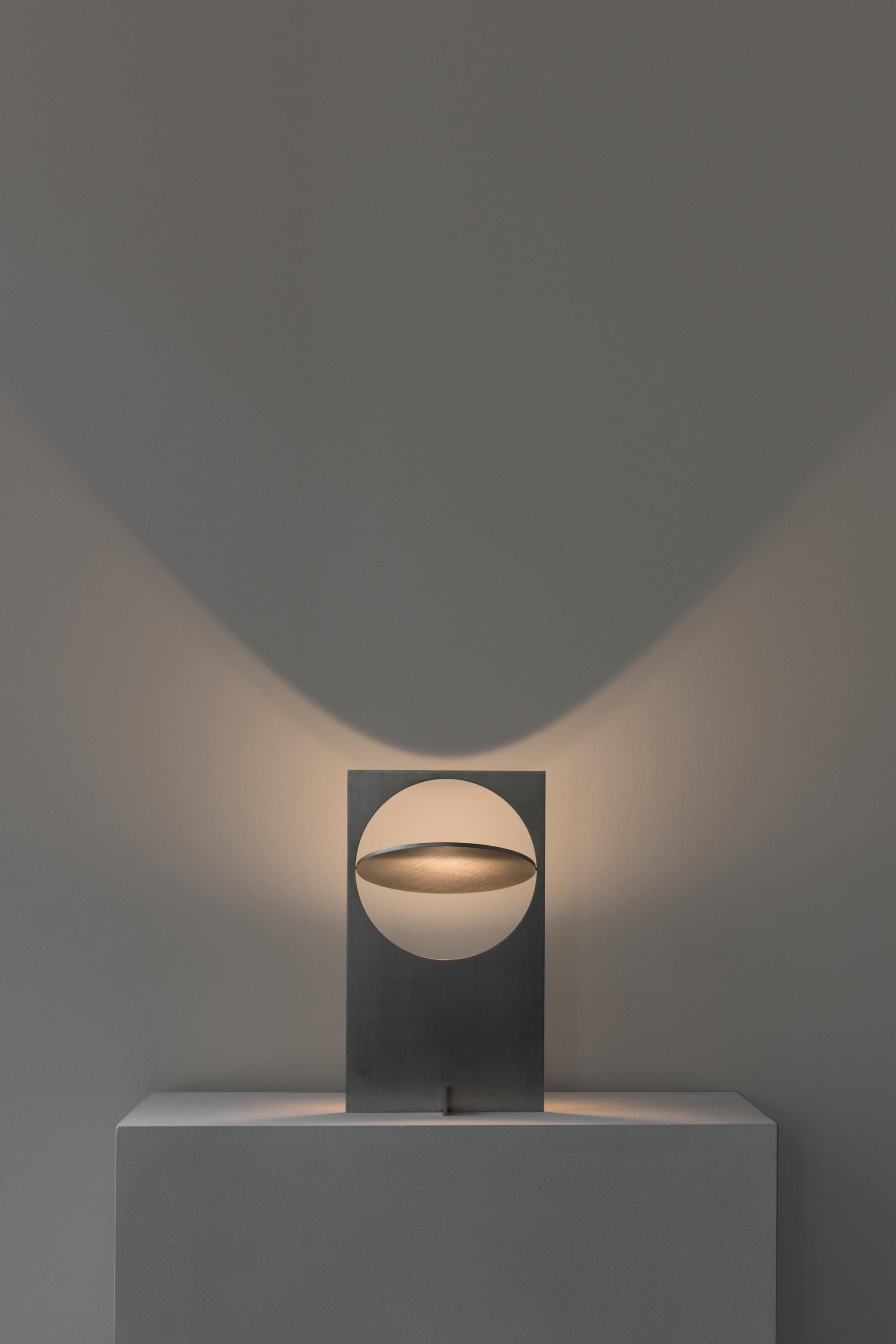 LÁMPARA DE MESA mexicana contemporánea OBJ-01 de acero en venta 2