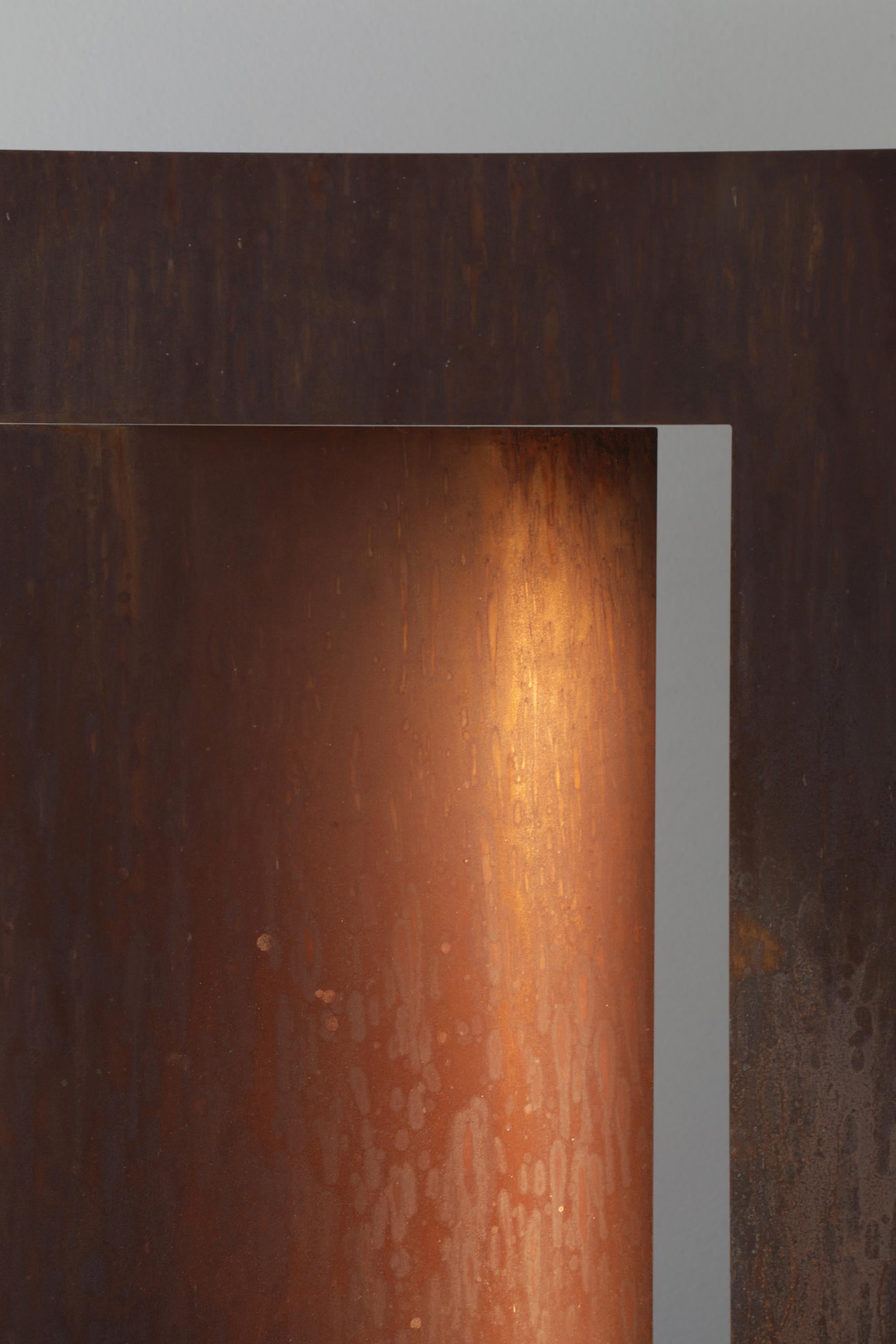 LÁMPARA DE MESA Mexicana Contemporánea OBJ-03 en Acero Oxidado Siglo XXI y contemporáneo en venta