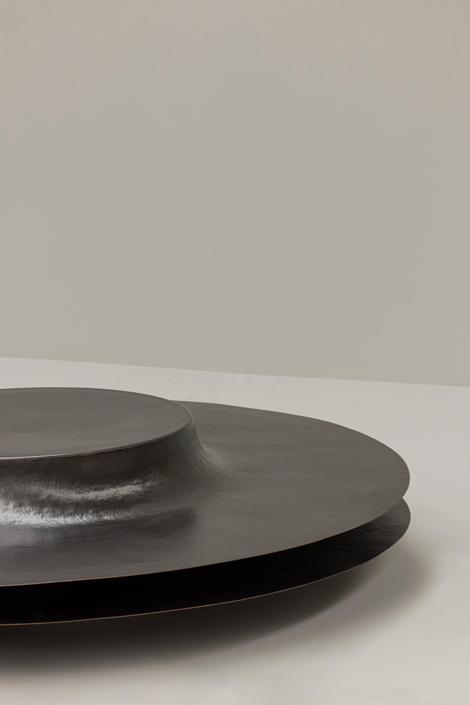 Table basse contemporaine mexicaine OBJ-06 en cuivre patiné graphite en vente 3