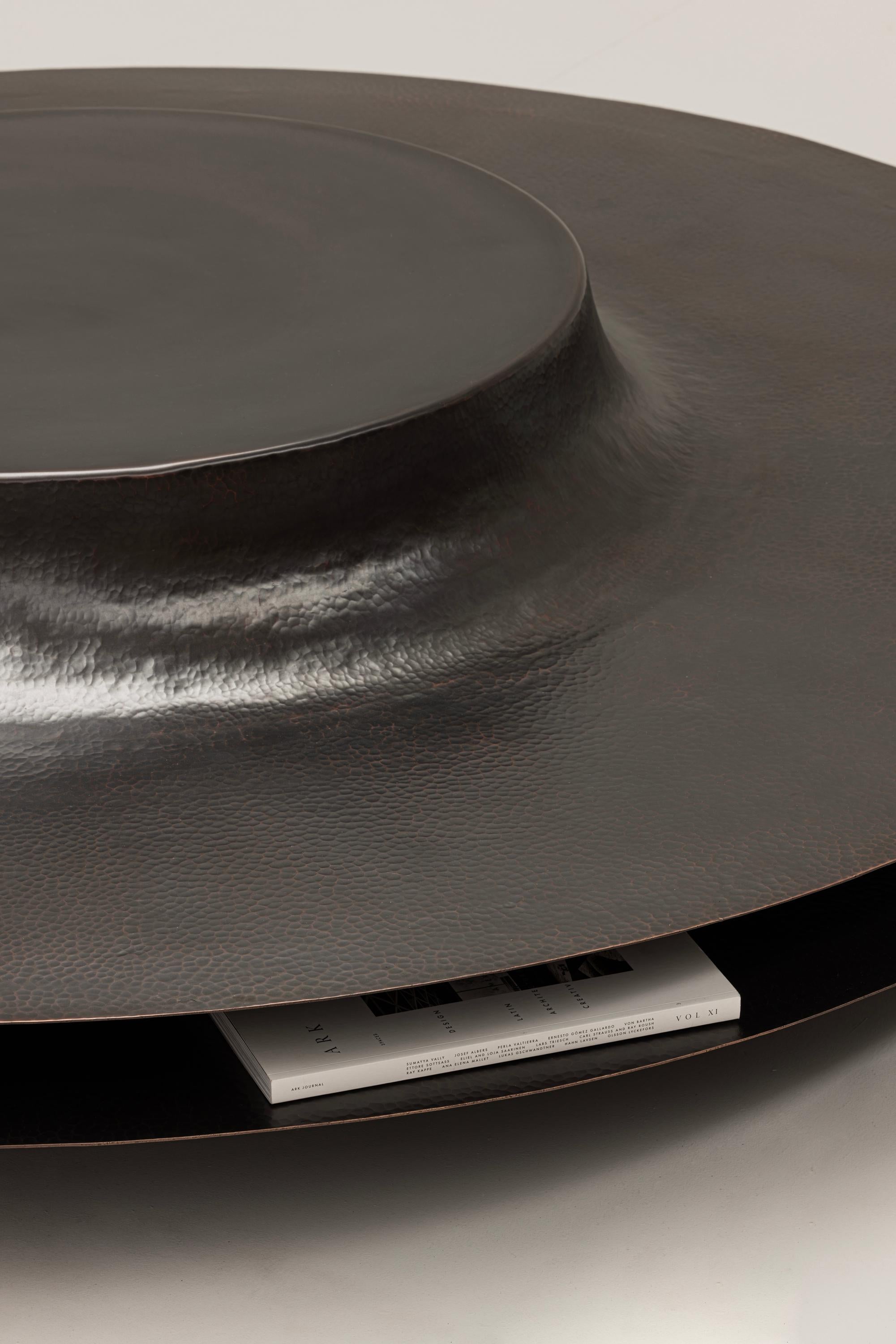 Table basse contemporaine mexicaine OBJ-06 en cuivre patiné graphite en vente 5