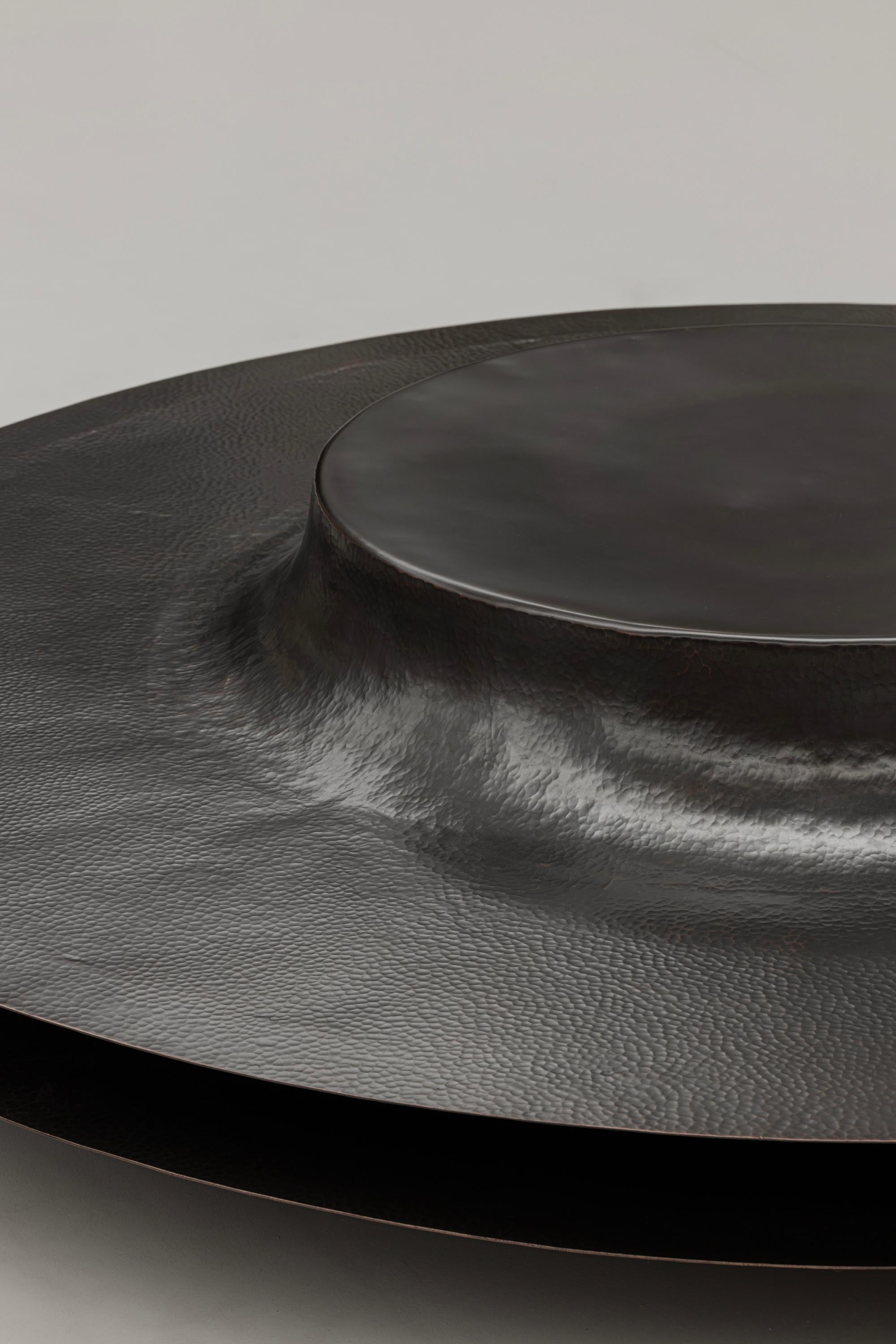 Table basse contemporaine mexicaine OBJ-06 en cuivre patiné graphite Neuf - En vente à 1204, CH