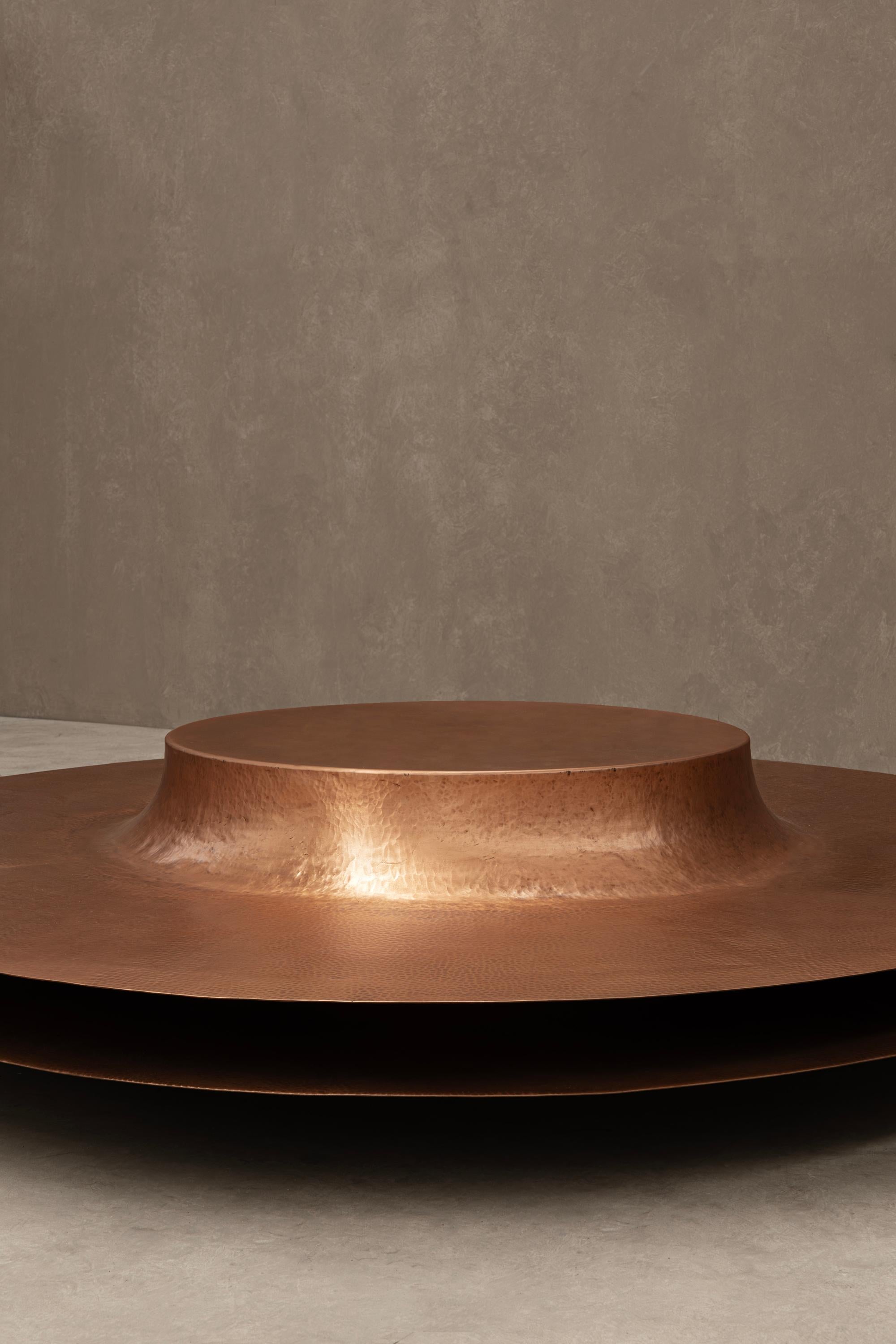 Martellato TAVOLO DA CAFFÈ messicano contemporaneo OBJ-06 in rame satinato in vendita