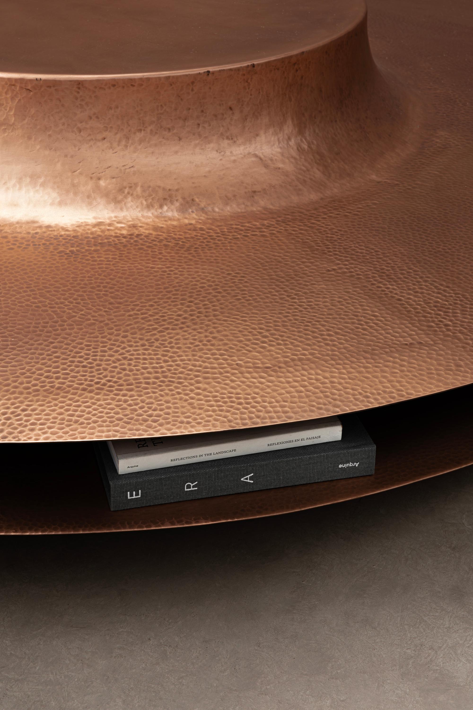 TAVOLO DA CAFFÈ messicano contemporaneo OBJ-06 in rame satinato In condizioni Nuovo in vendita a 1204, CH