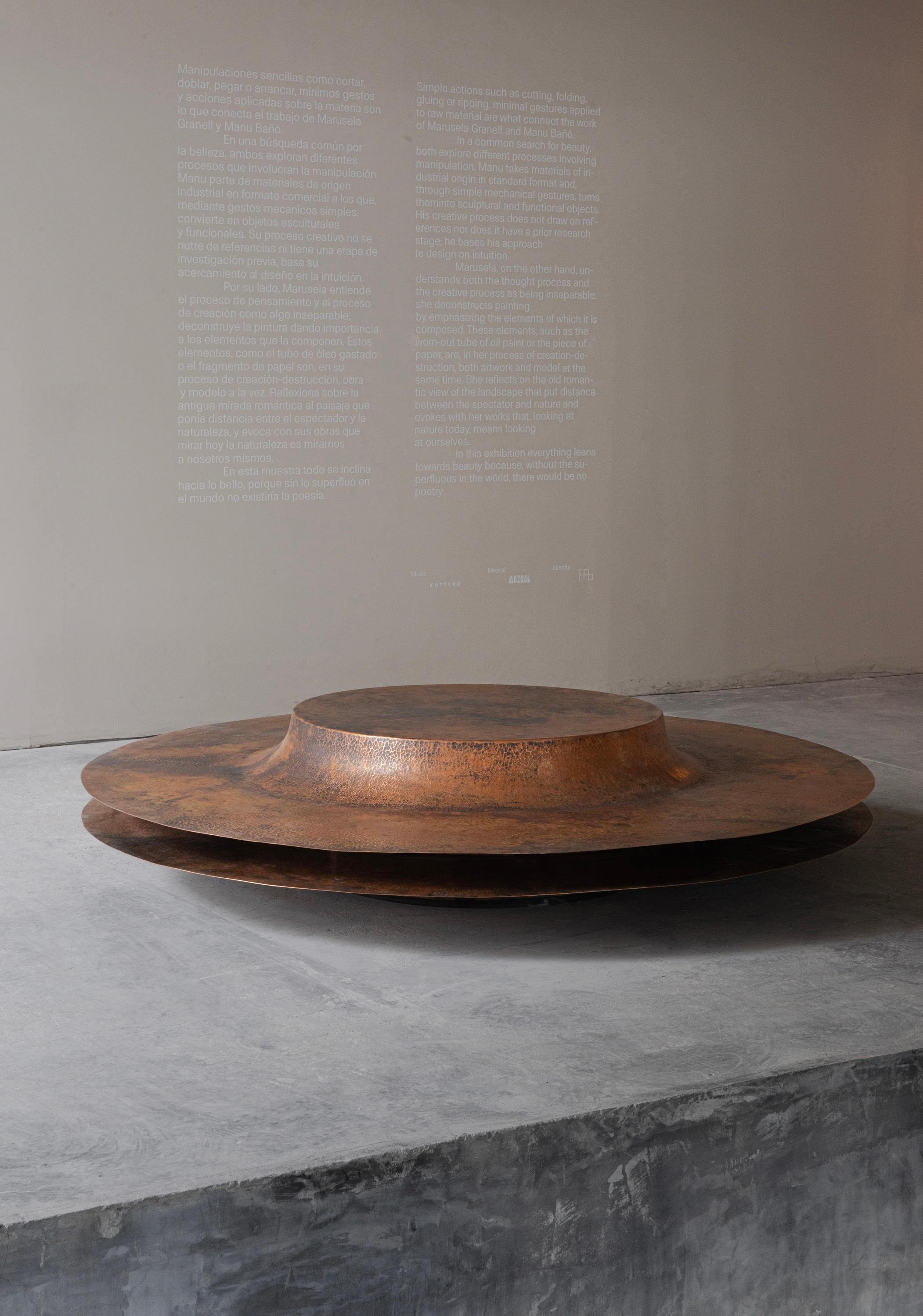 MESA DE CAFÉ mexicana contemporánea OBJ-06 de cobre natural en venta 6