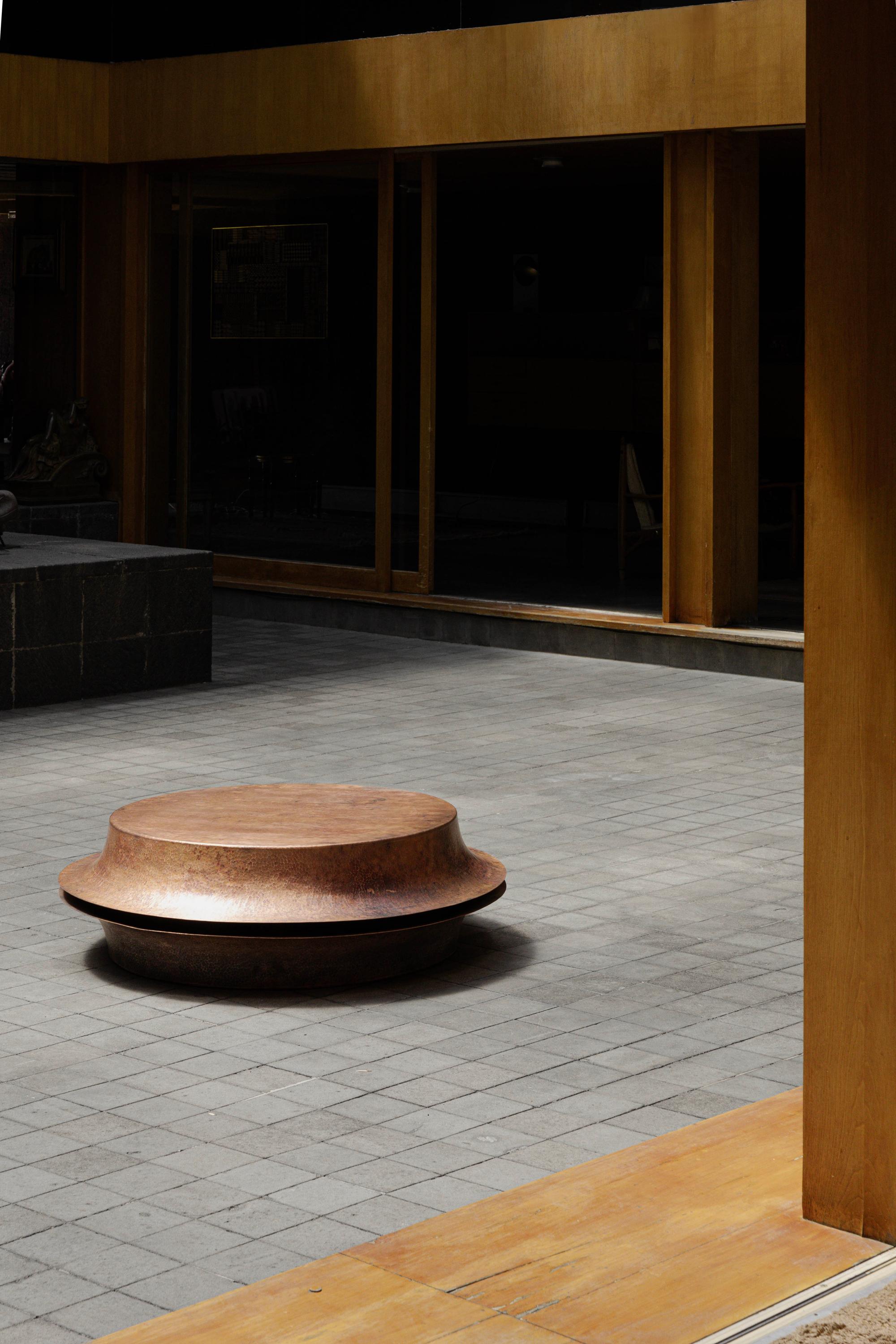 MESA DE CAFÉ MÉXICO CONTEMPORÁNEO OBJ-06 MEDIO en cobre natural Mexicano en venta