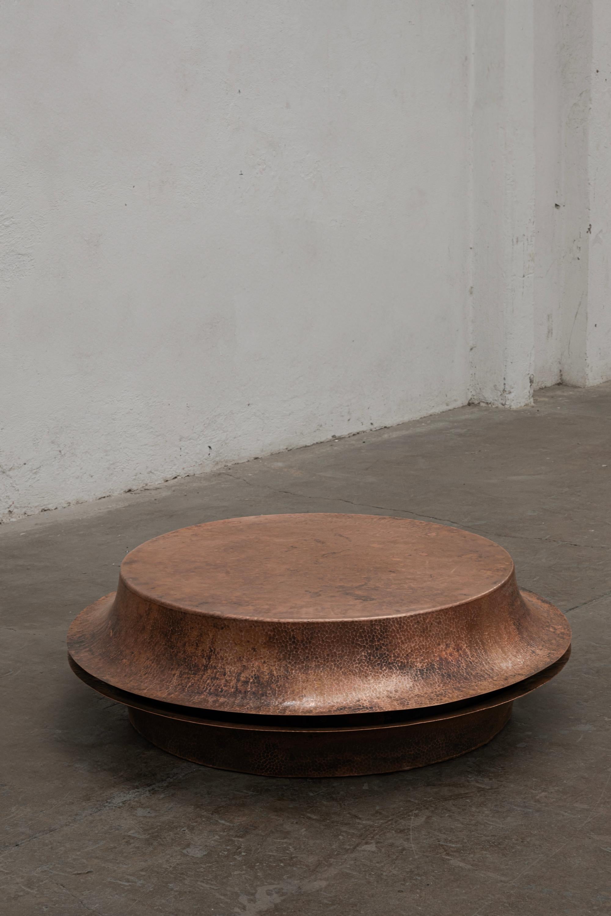 MESA DE CAFÉ MÉXICO CONTEMPORÁNEO OBJ-06 MEDIO en cobre natural Martillado en venta