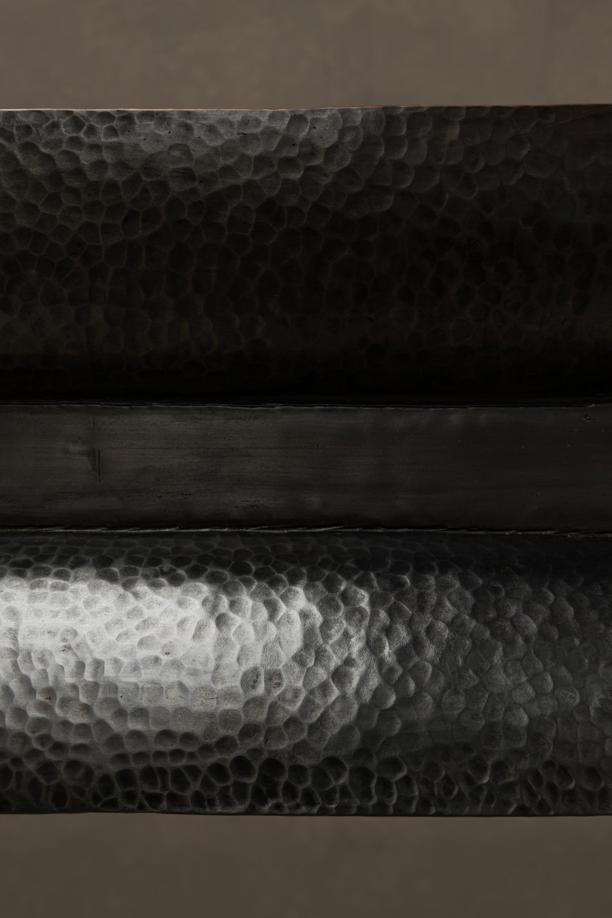 Lámpara colgante mexicana contemporánea OBJ-9, 2024 Pátina de grafito Cobre Mexicano en venta