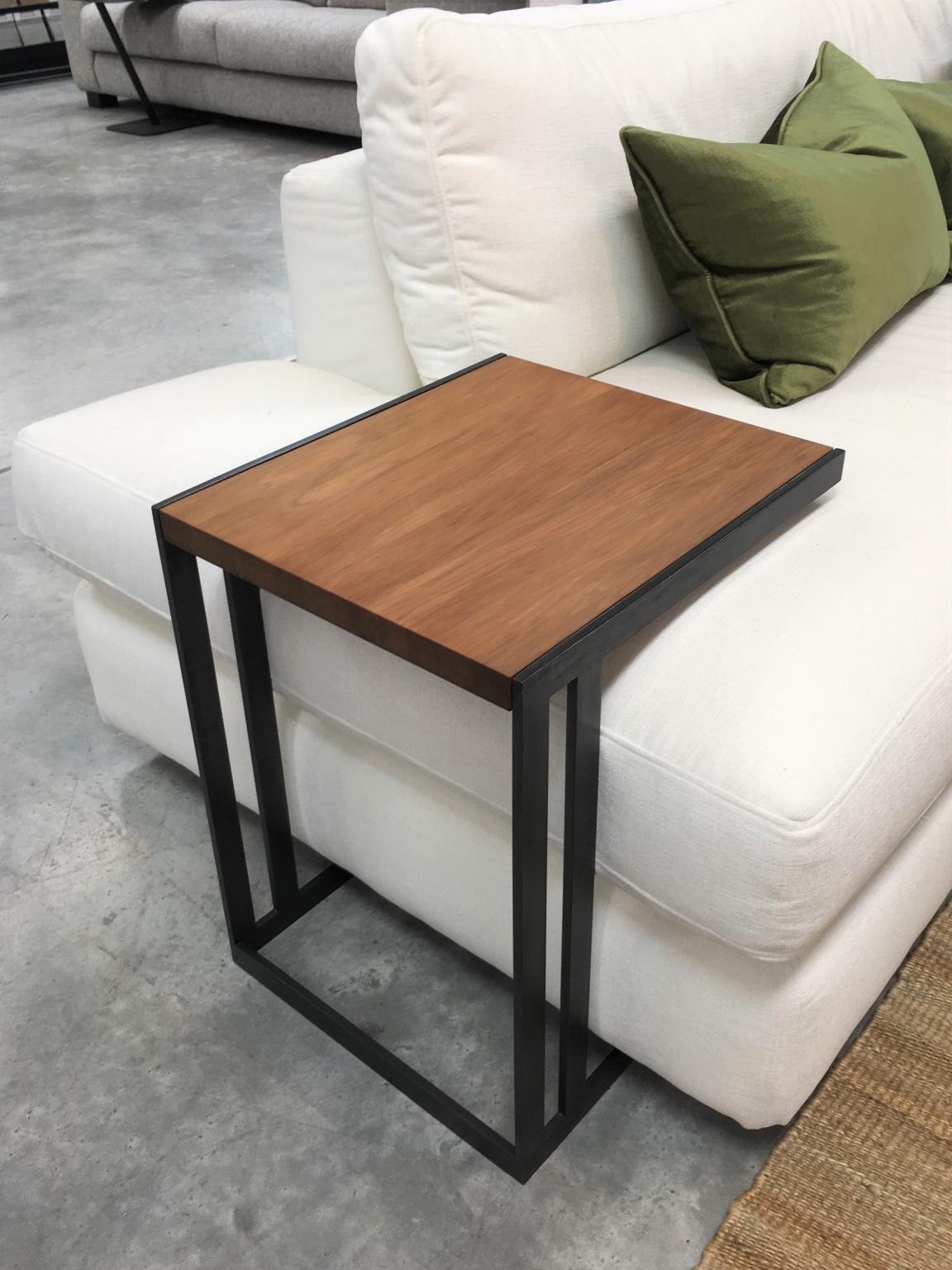 Moderno Tavolino contemporaneo Mica in Wood Wood antico e acciaio invecchiato in vendita