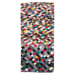 Tapis persan Shiraz contemporain du milieu du 20e siècle, fait à la main, de petite taille et d'une grande élégance