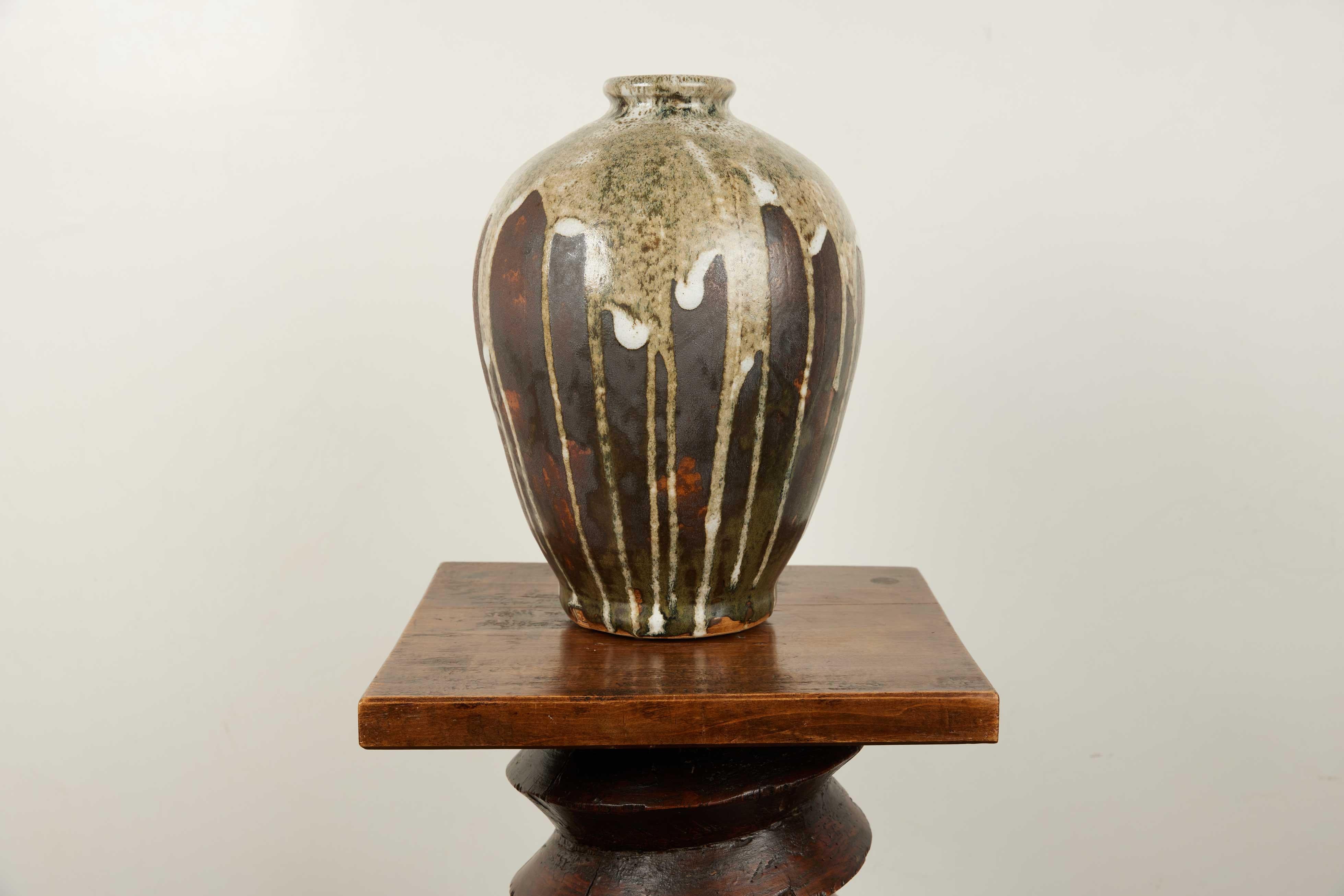 Contemporary Mid Century Modern Wood Fired Brown Drip Vase im Zustand „Gut“ im Angebot in Santa Monica, CA