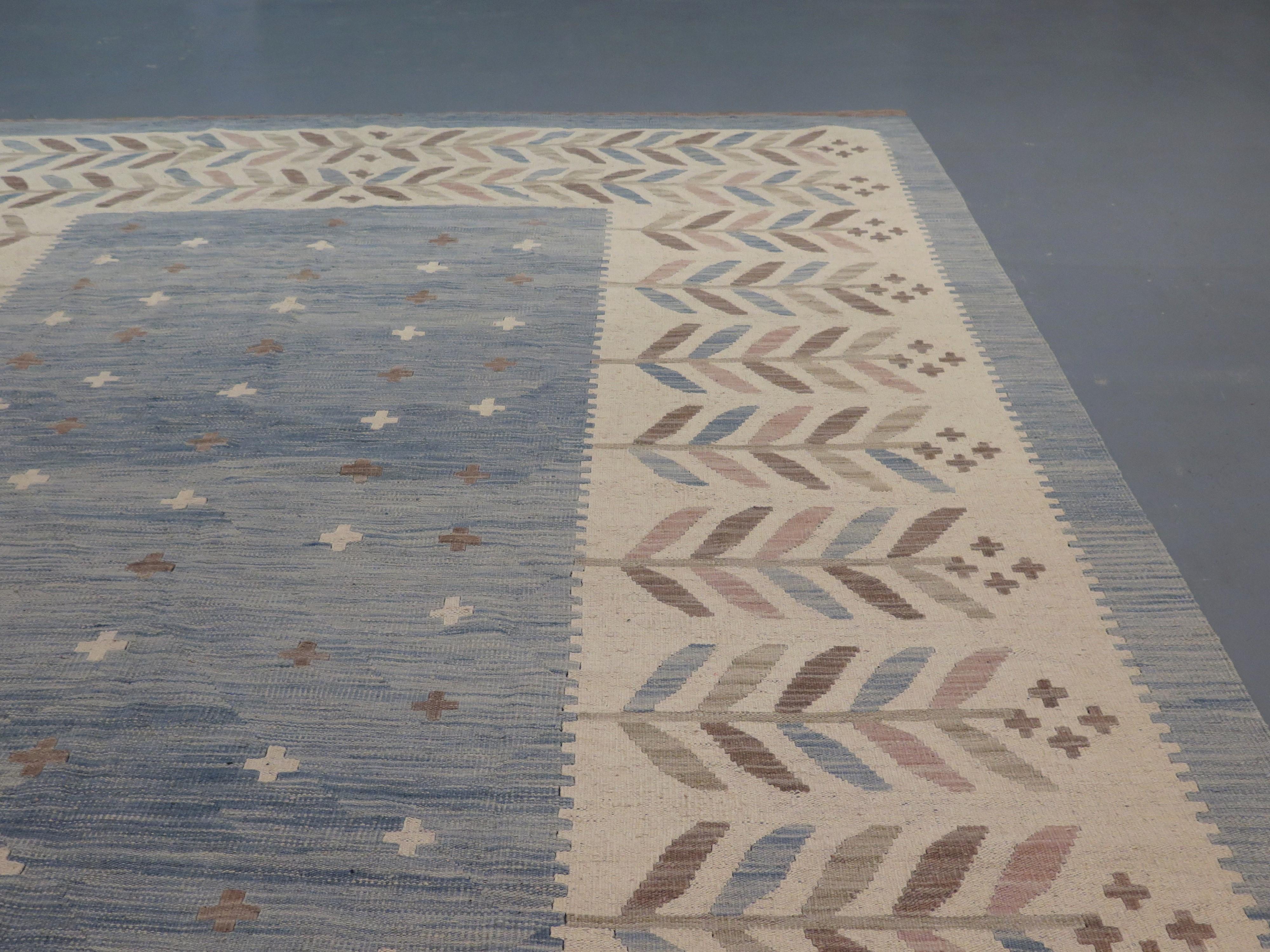 Mid-Century Scandinavian-Style Flatweave Carpet In Excellent Condition For Sale In London, GB