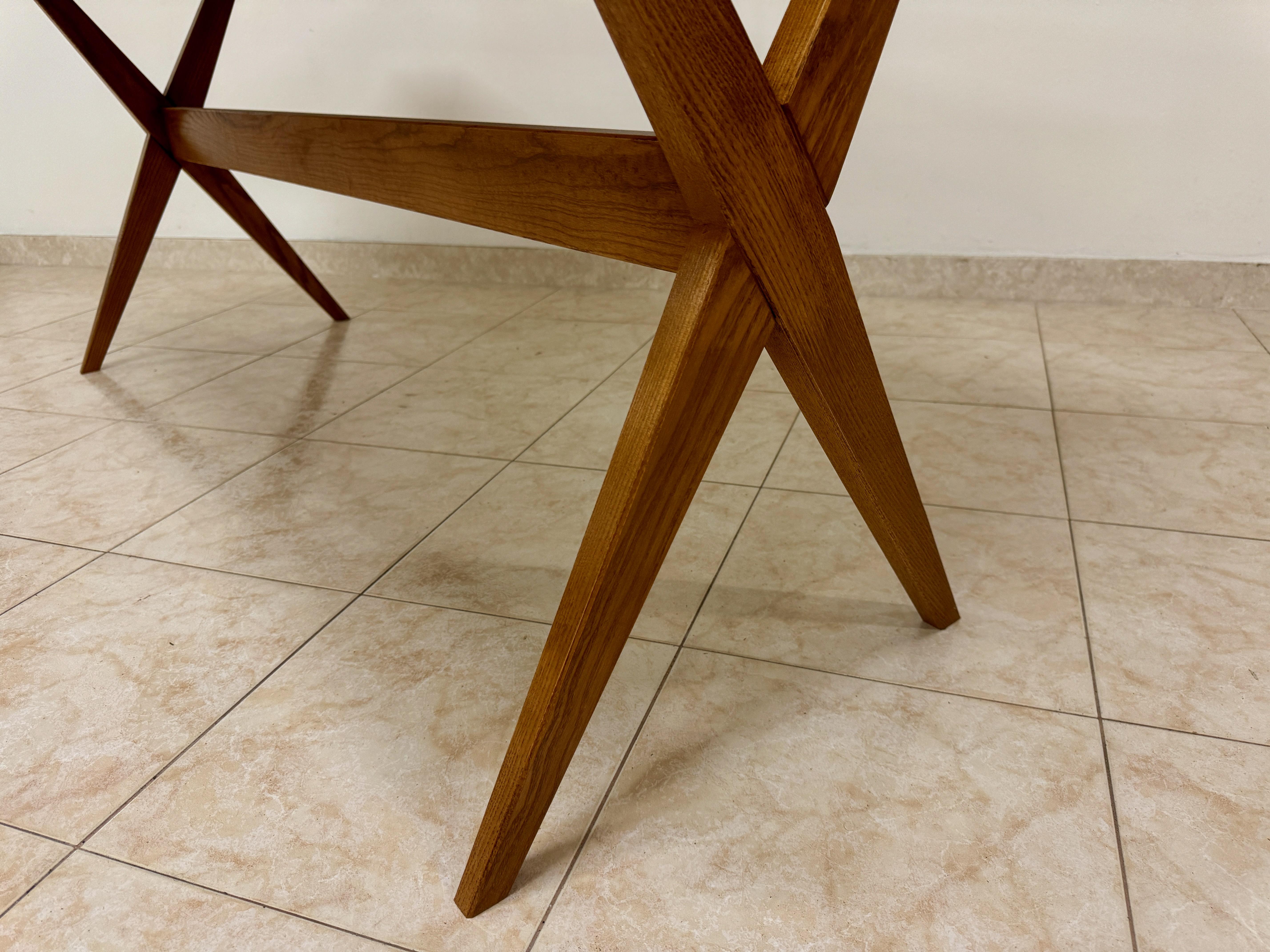 Contemporary Mid-Century Style Schreibtisch mit Glasplatte im Angebot 5