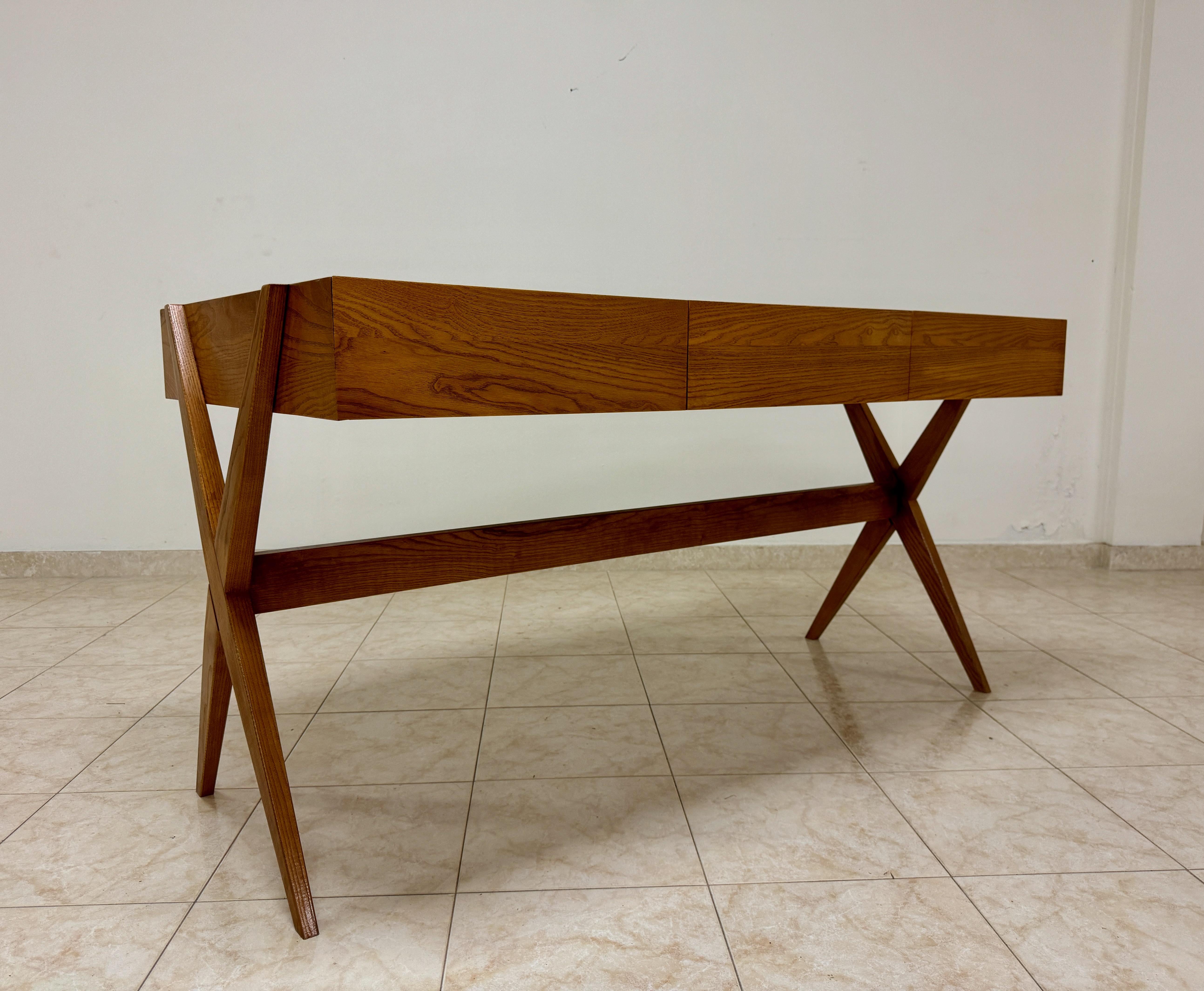 Contemporary Mid-Century Style Schreibtisch mit Glasplatte im Angebot 6