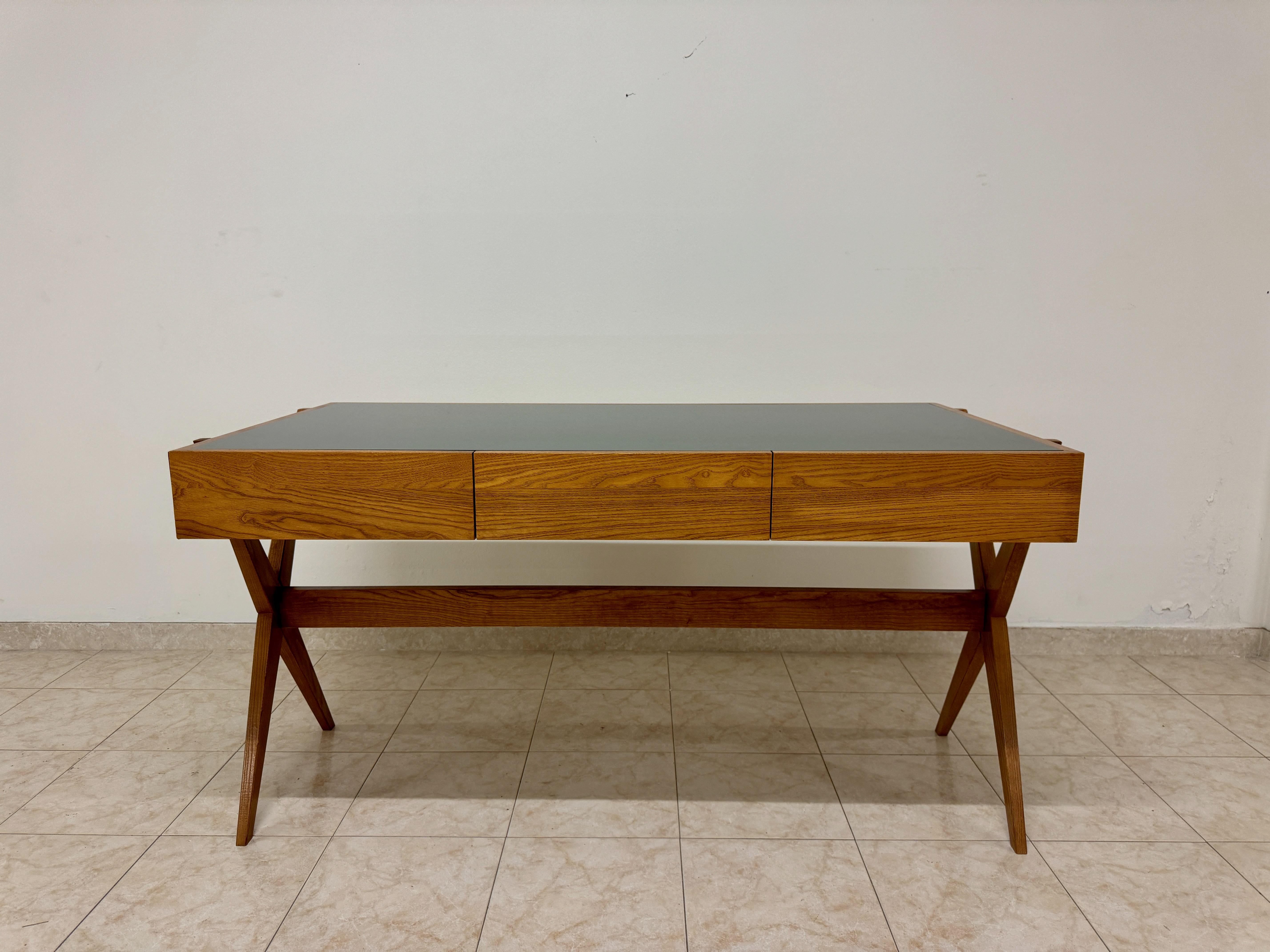 Contemporary Mid-Century Style Schreibtisch mit Glasplatte im Zustand „Neu“ im Angebot in London, London