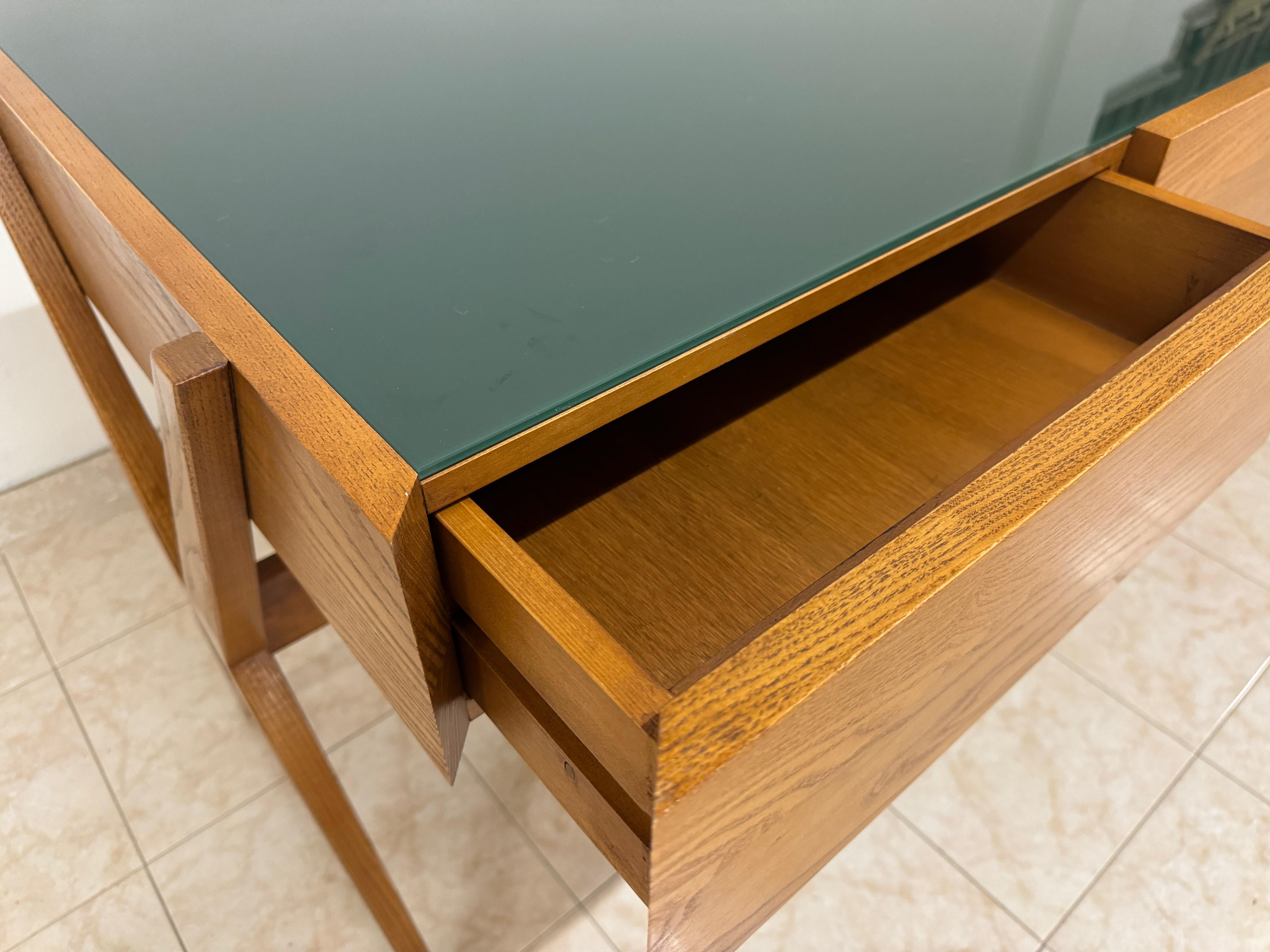 Contemporary Mid-Century Style Schreibtisch mit Glasplatte (21. Jahrhundert und zeitgenössisch) im Angebot