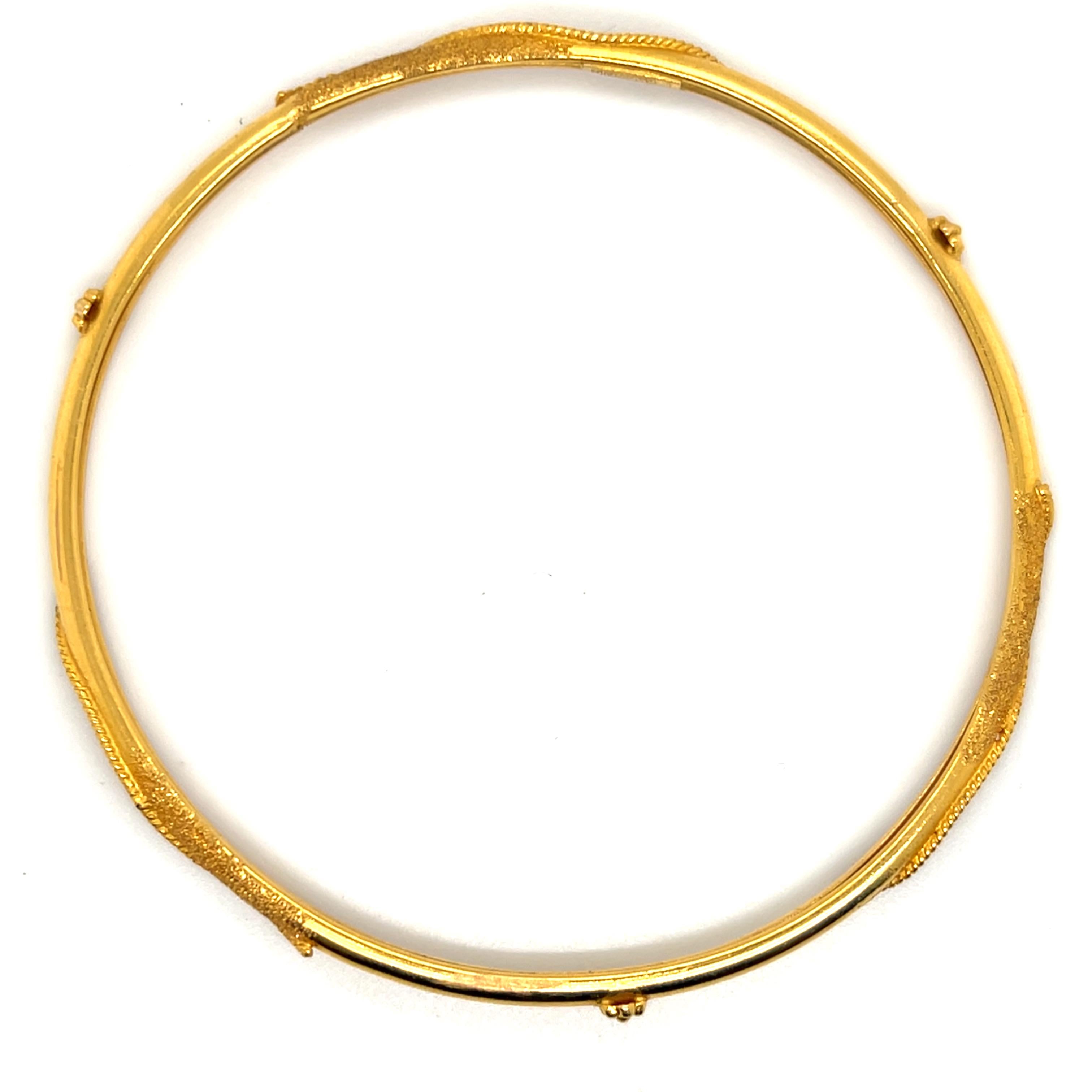 Zeitgenössisches orientalisches Armreif-Set aus 18k-22k Gelbgold im Angebot 11
