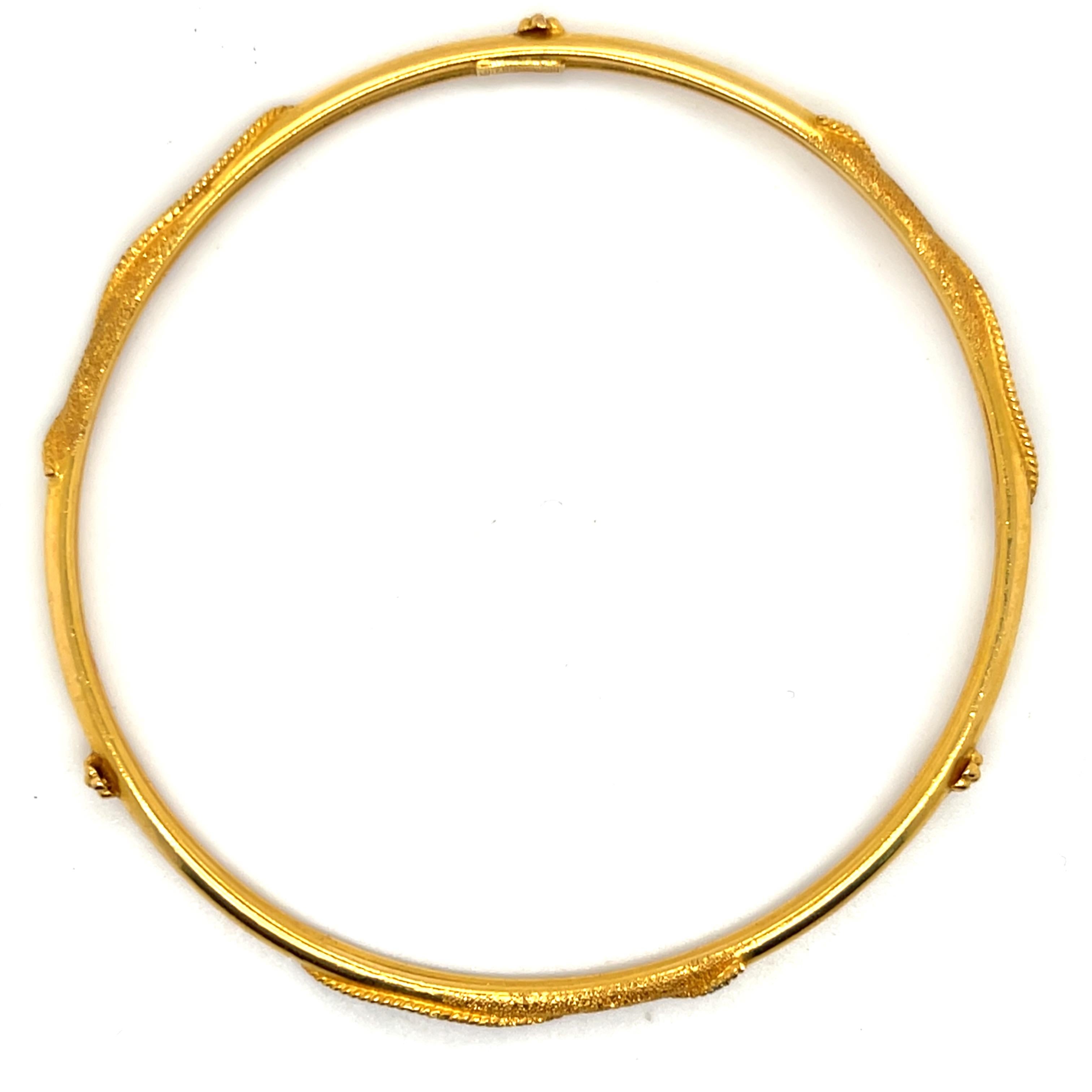 Zeitgenössisches orientalisches Armreif-Set aus 18k-22k Gelbgold im Angebot 12