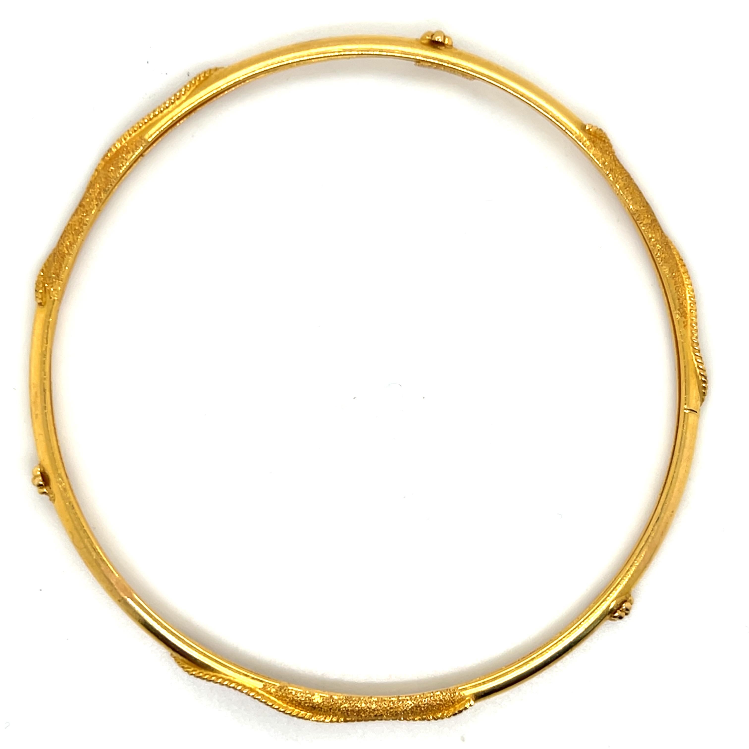 Zeitgenössisches orientalisches Armreif-Set aus 18k-22k Gelbgold im Angebot 13