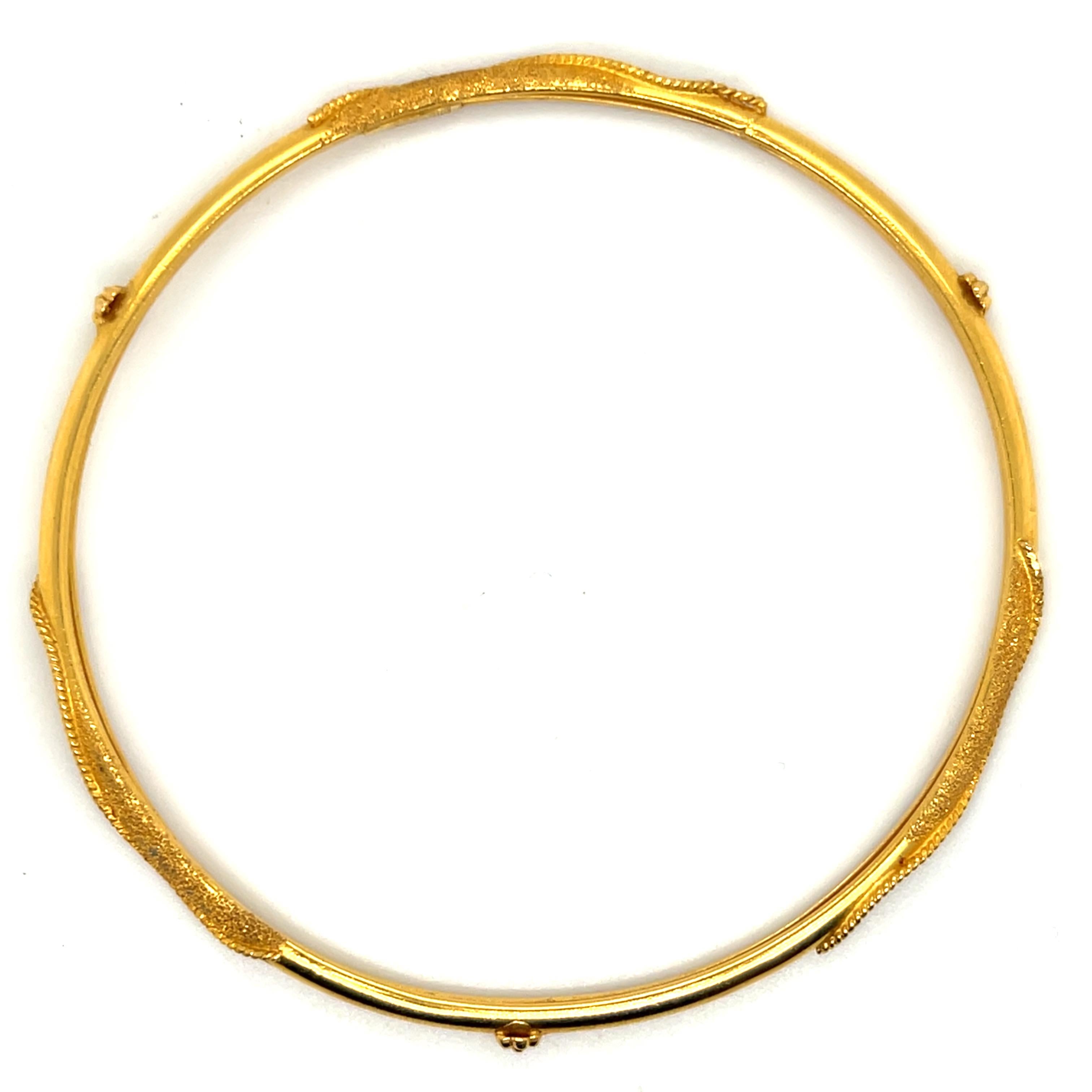Zeitgenössisches orientalisches Armreif-Set aus 18k-22k Gelbgold im Angebot 14