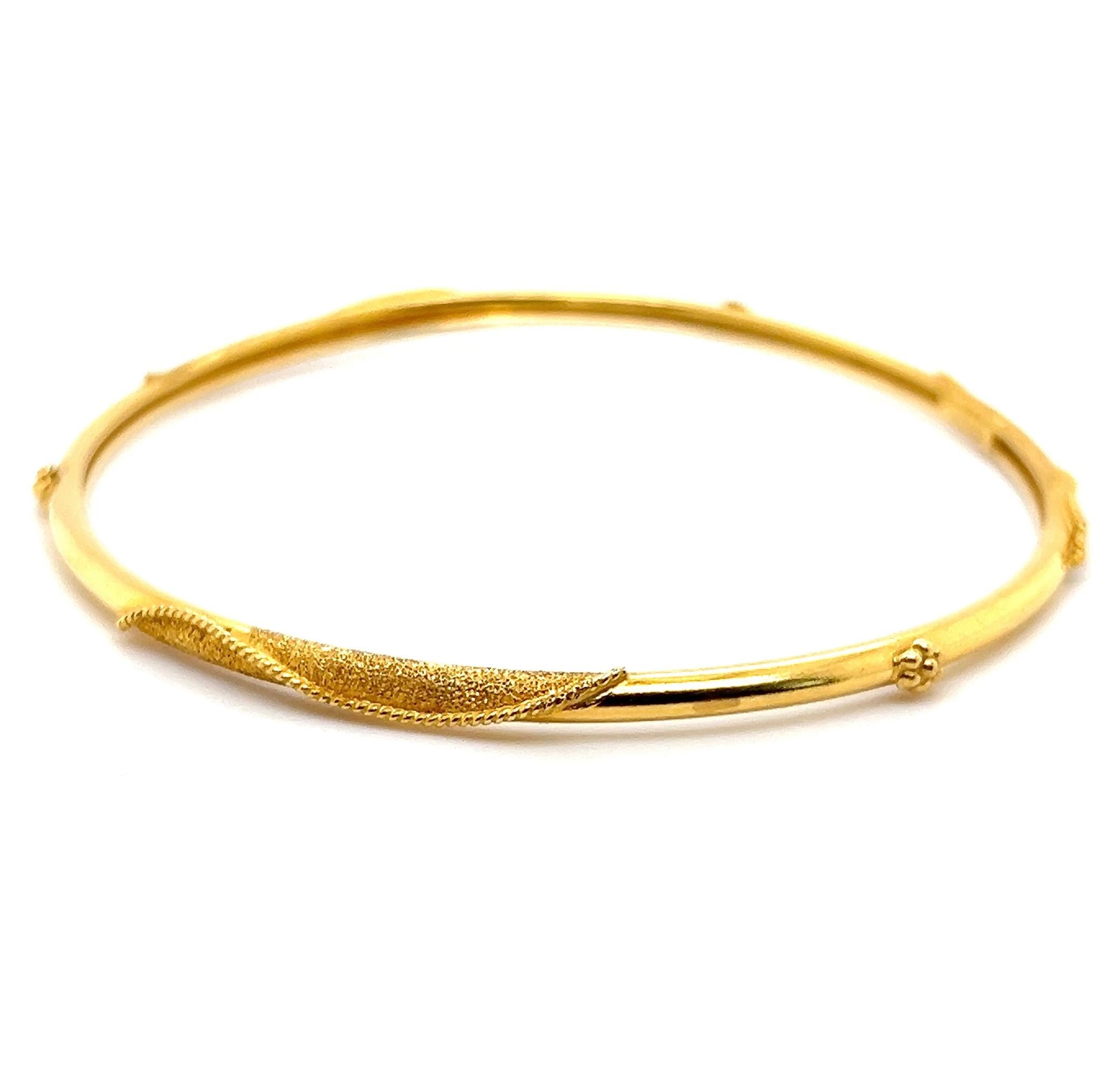 Zeitgenössisches orientalisches Armreif-Set aus 18k-22k Gelbgold im Angebot 4
