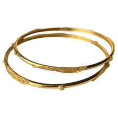 Zeitgenössisches orientalisches Armreif-Set aus 18k-22k Gelbgold
