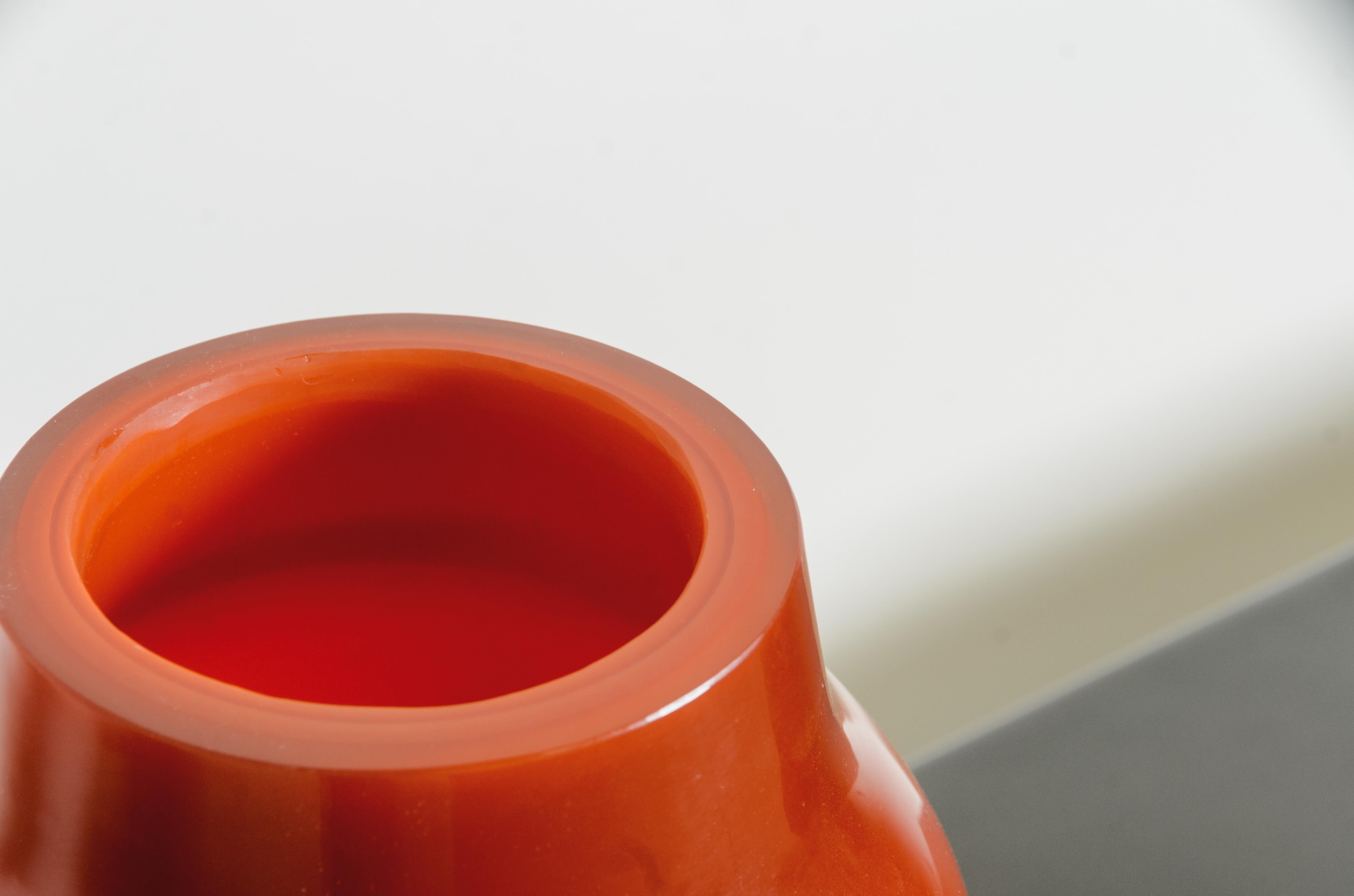 Moderno Vaso a forma di urna in vetro pechinese Mila Contemporary di Robert Kuo, edizione limitata in vendita