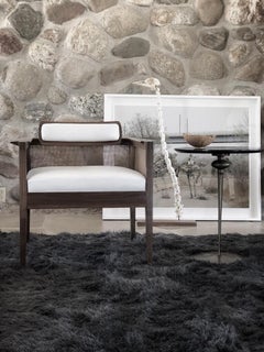 Mesa Minarete Contemporánea con Pedestal, Base de Bronce Fundido a Mano y Tablero de Gres César