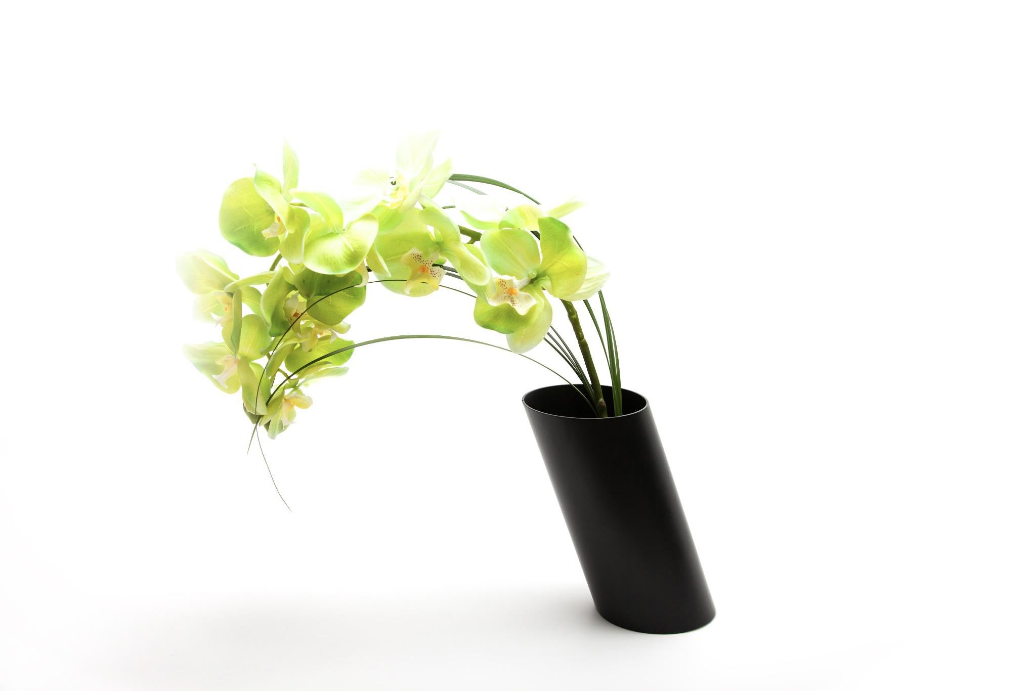 fferrone Contemporary Minimal Double Black Steel Flower Sculptural Vase (amerikanisch) im Angebot