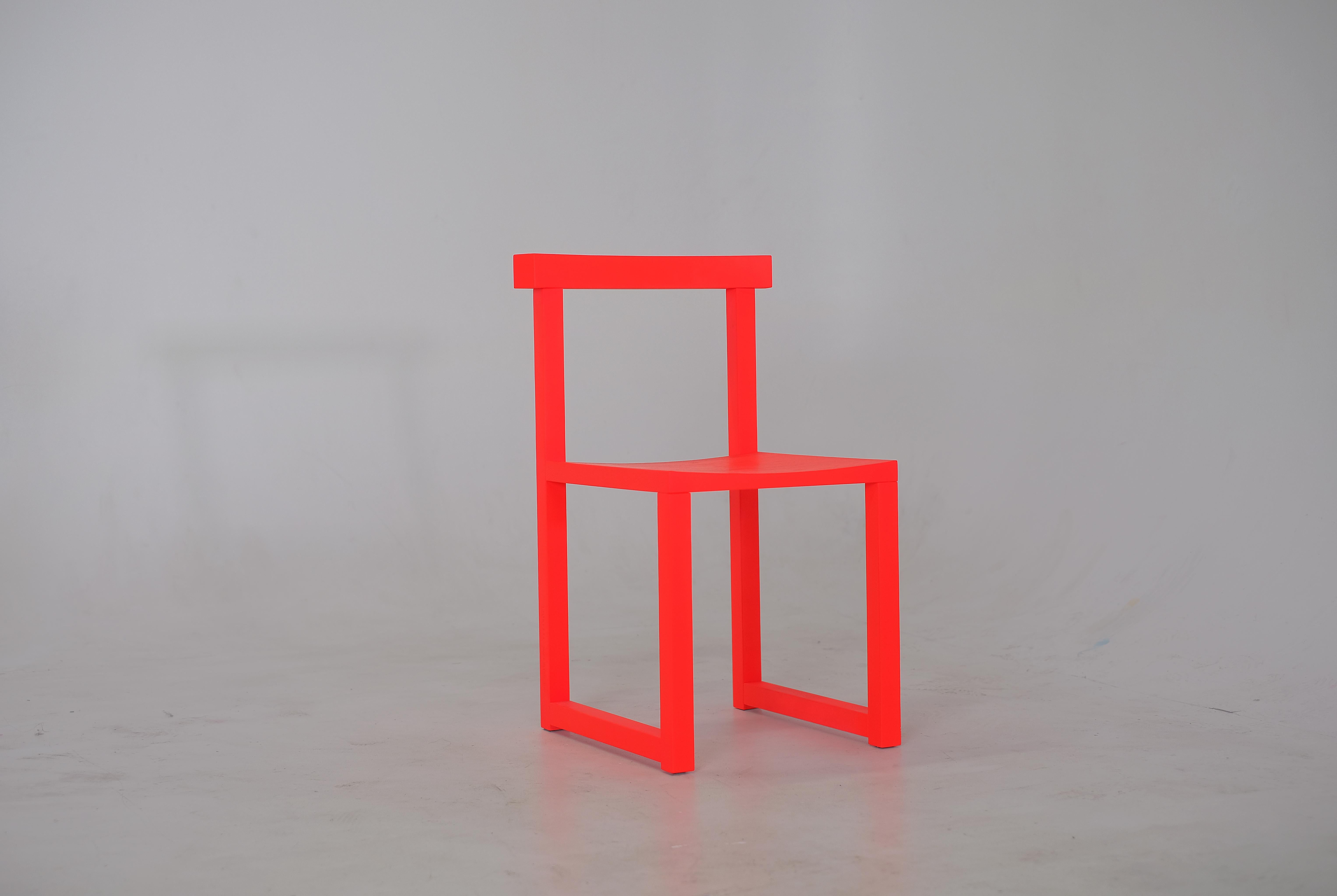 Chaise de salle à manger contemporaine minimaliste et géométrique en bois massif en vente 6