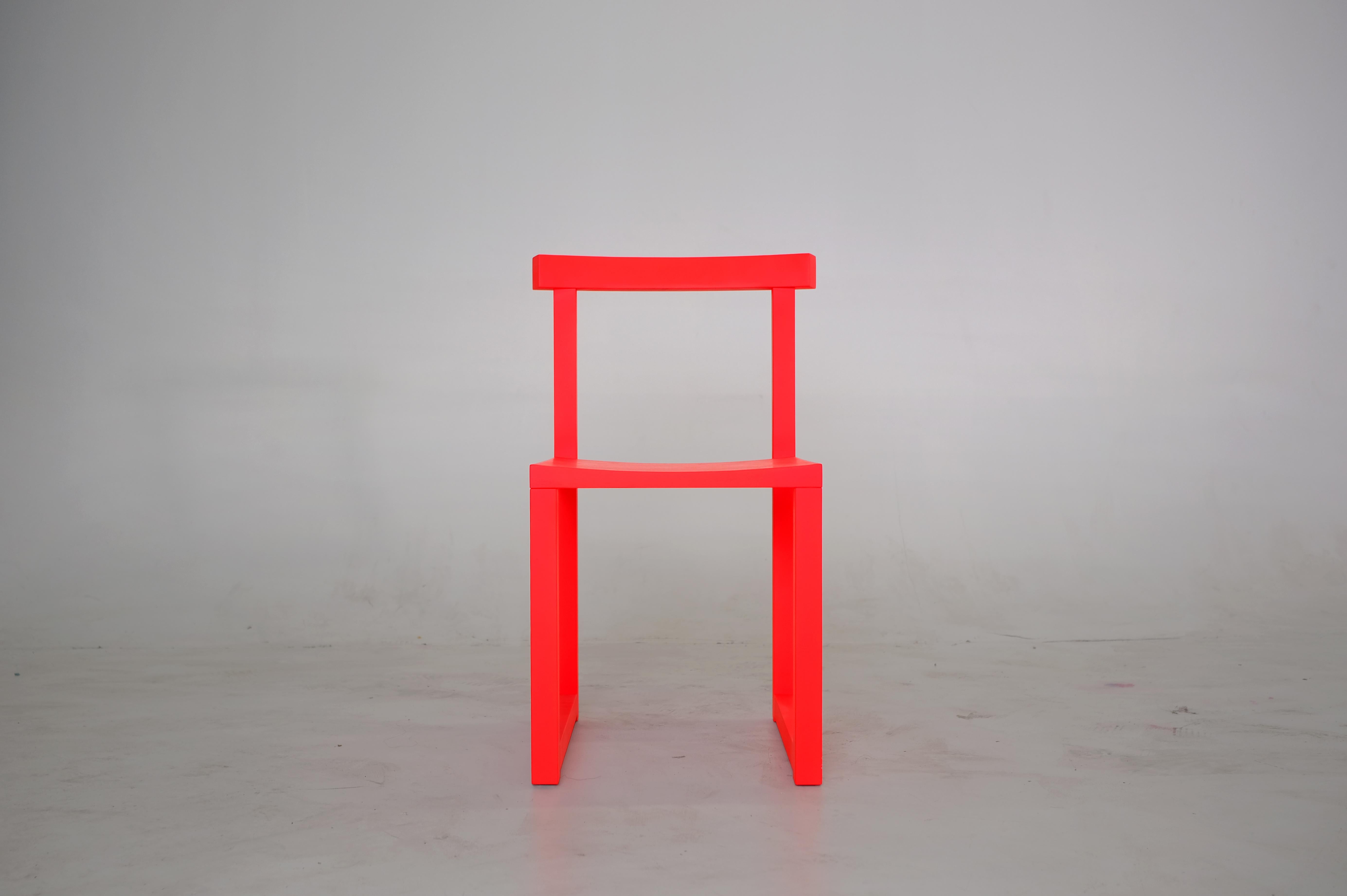 Chaise de salle à manger contemporaine minimaliste et géométrique en bois massif en vente 8