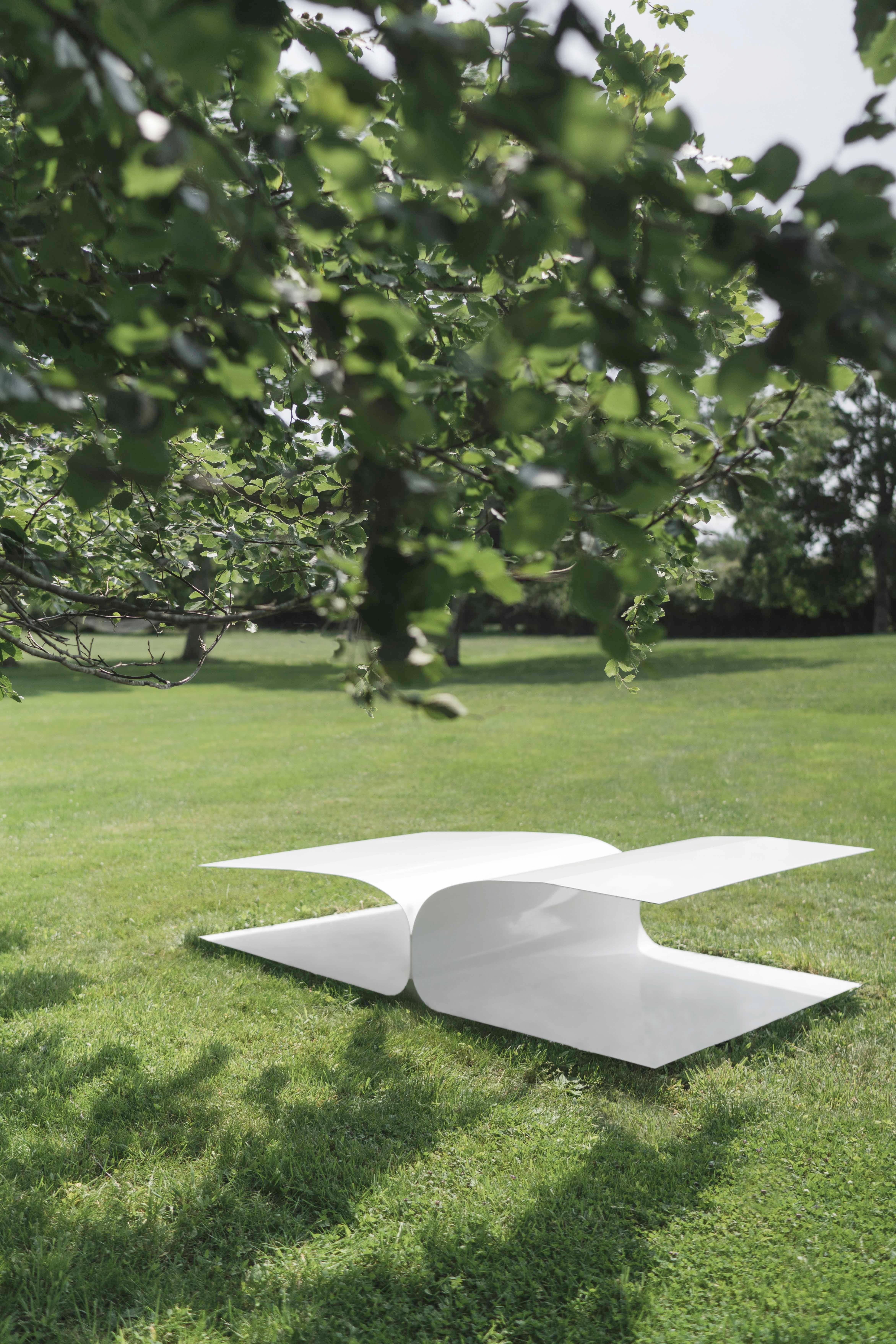 Contemporary Minimal Style Bird Bed Outdoor Daybed powder coated In New Condition For Sale In Brooklyn, NY