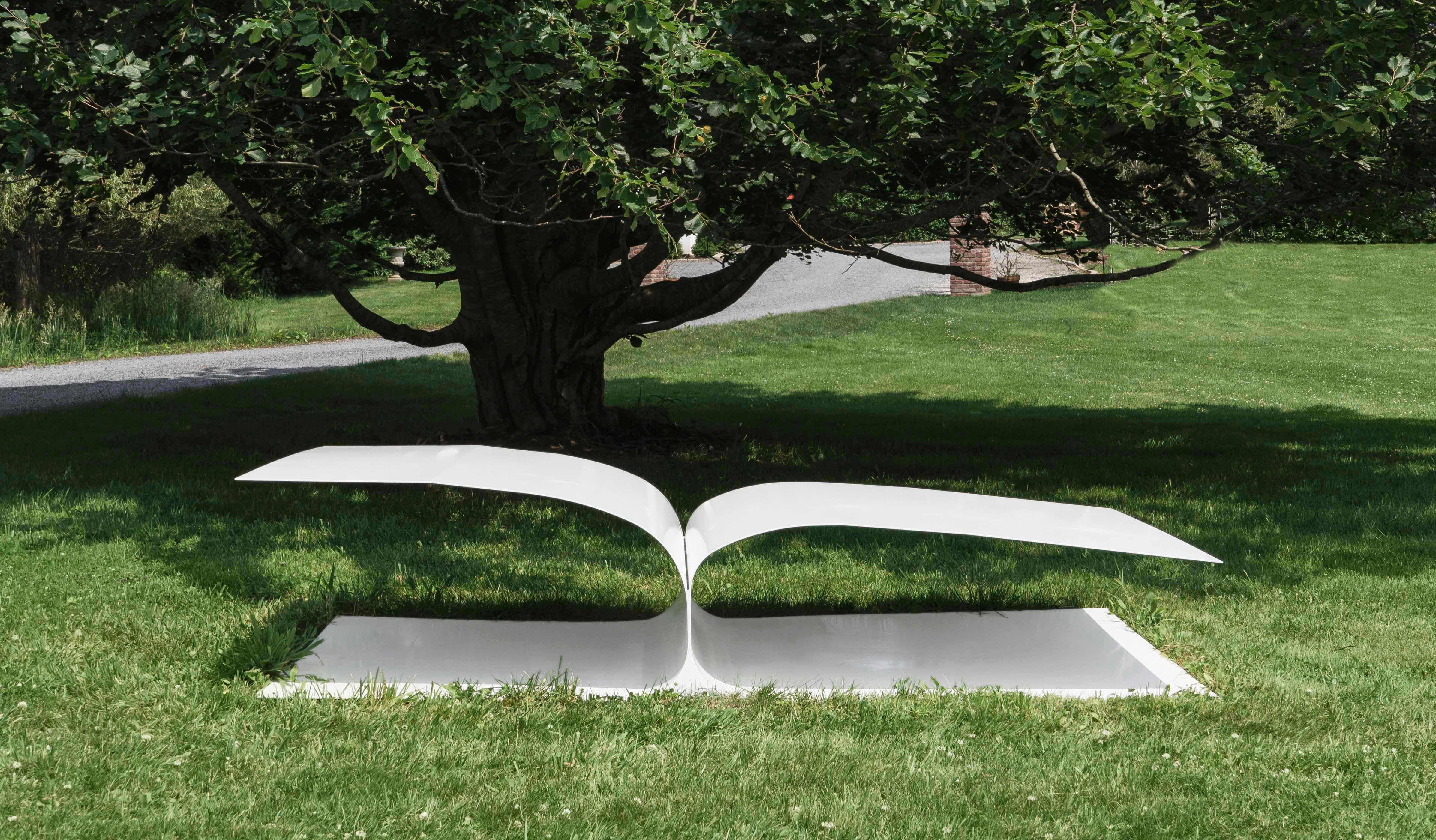Zeitgenössisches, minimalistisches Vogelbett für den Außenbereich, pulverbeschichtet  (Metall) im Angebot
