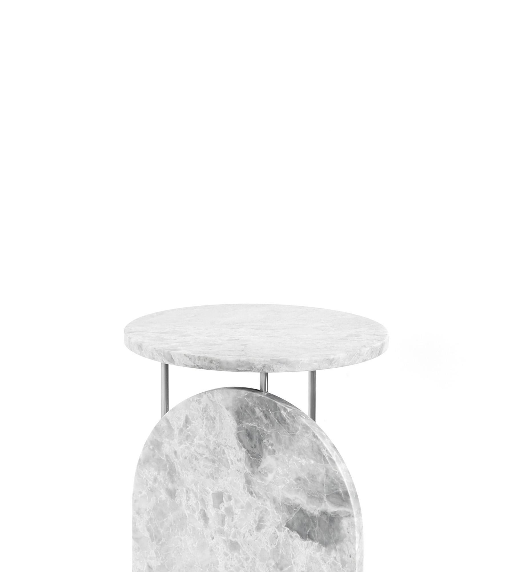 Recycling is about dimensions, not only material.
This small table, 1 of 12 series, designed by Enrico Girotti, which uses and enhances single portions of stone and slabs, advanced by processes that require larger dimensions than furnishing