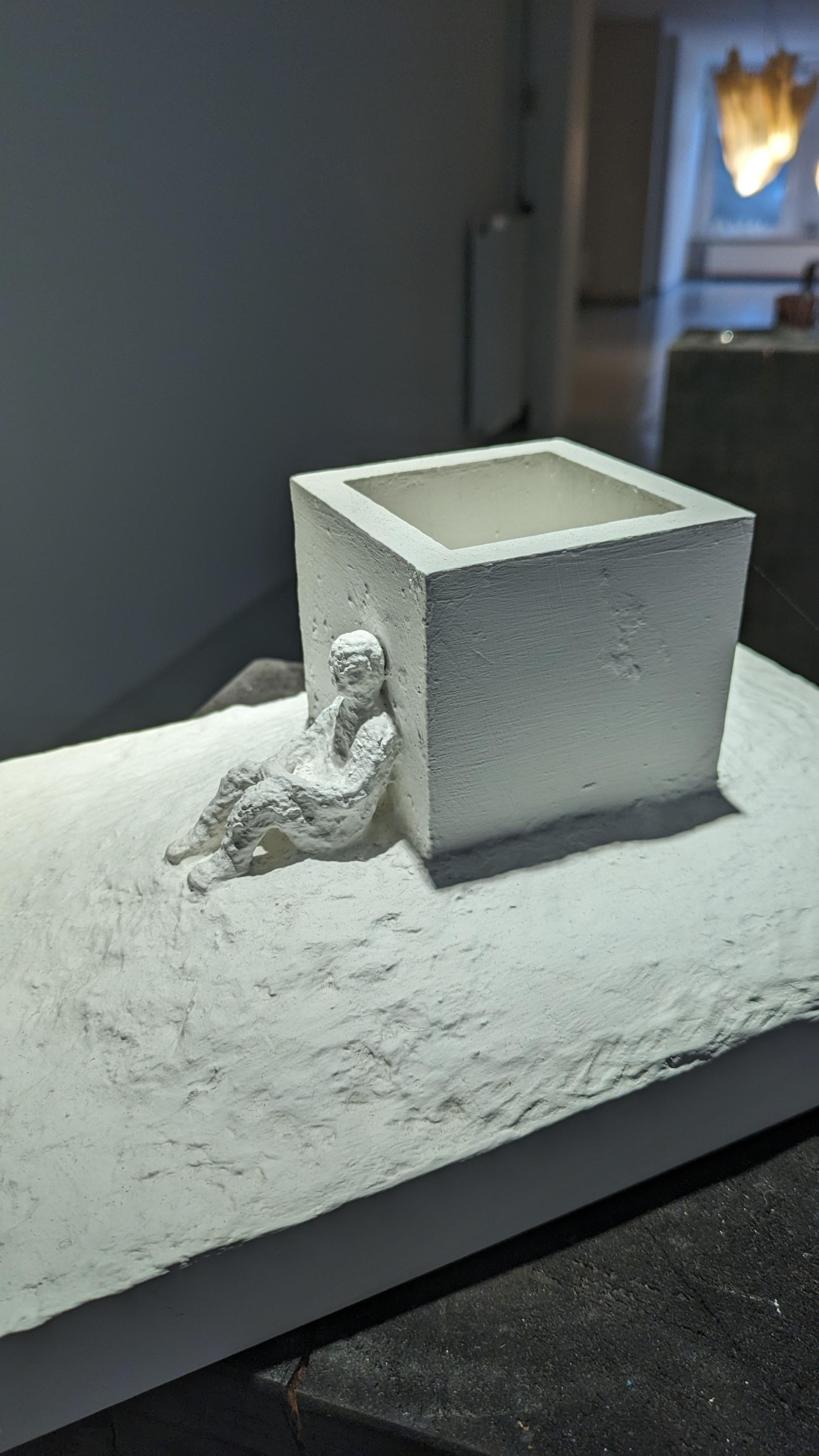 Contemporary Minimalist Art Sculpture Noon von Egor Plotnikov (Russisch) im Angebot