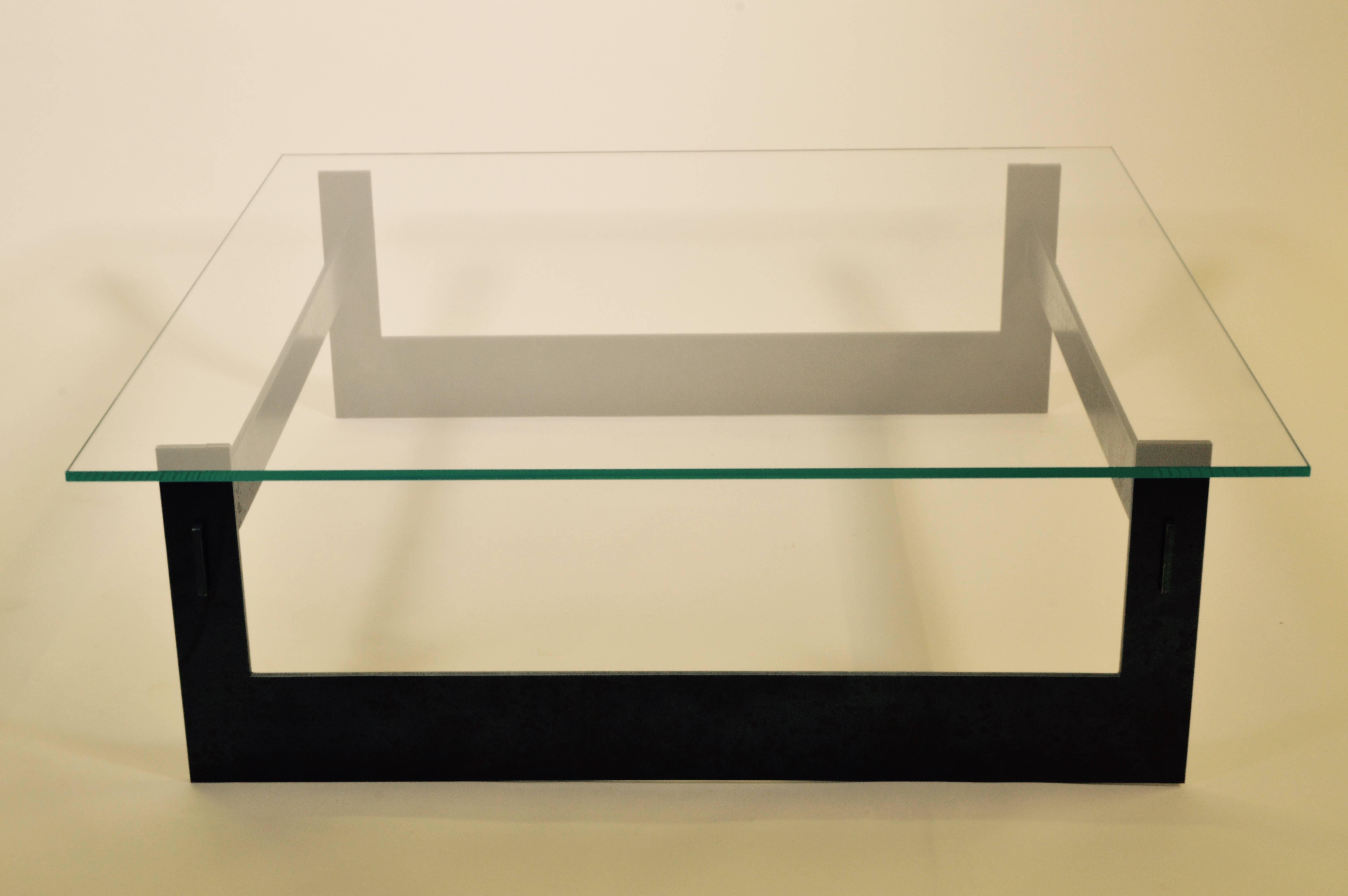 XXIe siècle et contemporain Table basse contemporaine minimaliste en acier noirci et verre de Scott Gordon en vente