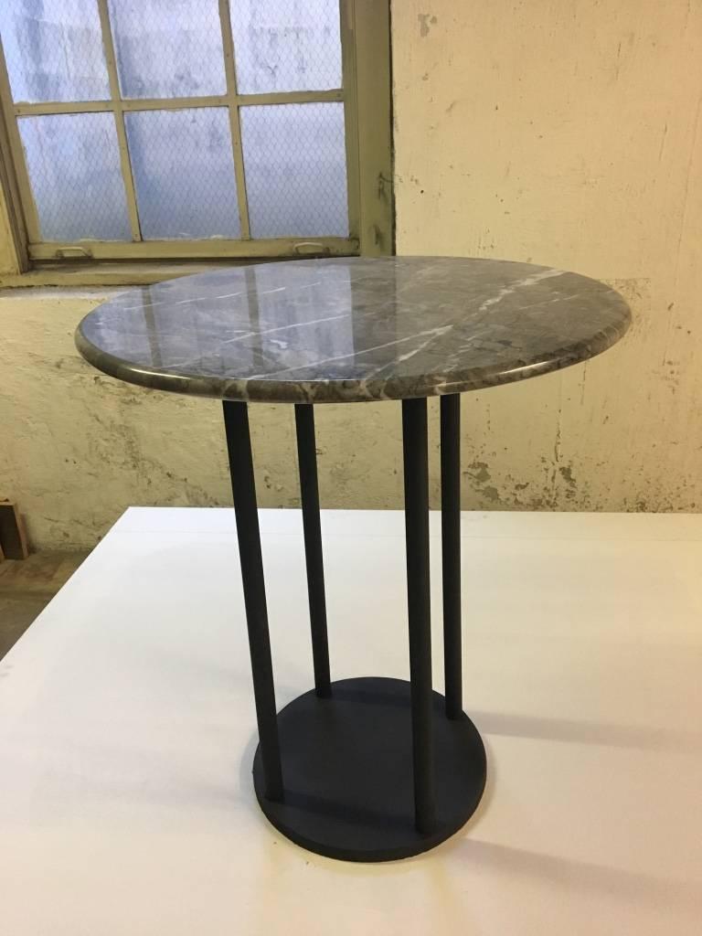 Noirci Table contemporaine minimaliste en acier noirci et marbre de Scott Gordon en vente