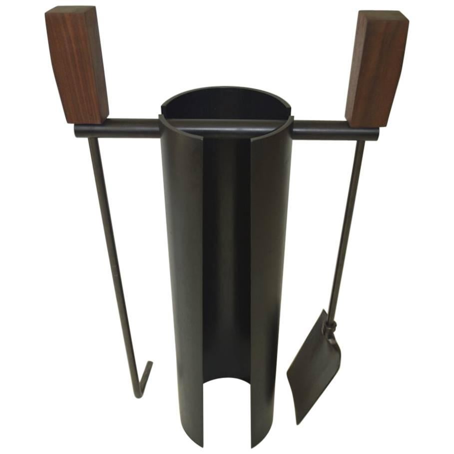 Zeitgenössisches minimalistisches Feuerwerkzeug-Set aus geschwärztem Stahl oder Nussbaumholz von Scott Gordon im Angebot