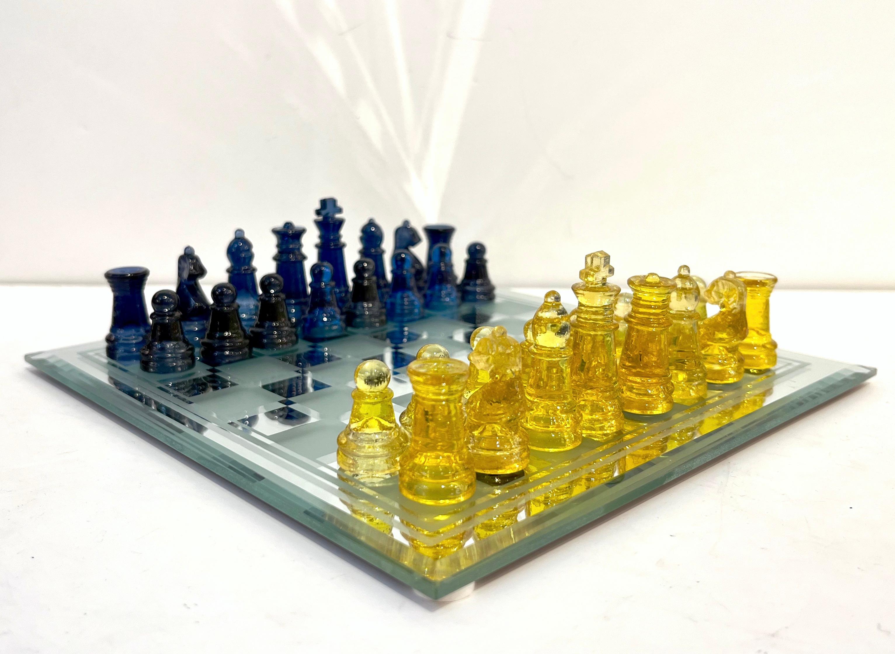 Contemporary Minimalist Blue & Yellow Murano Glass Chess Set on Mirrored Board 3