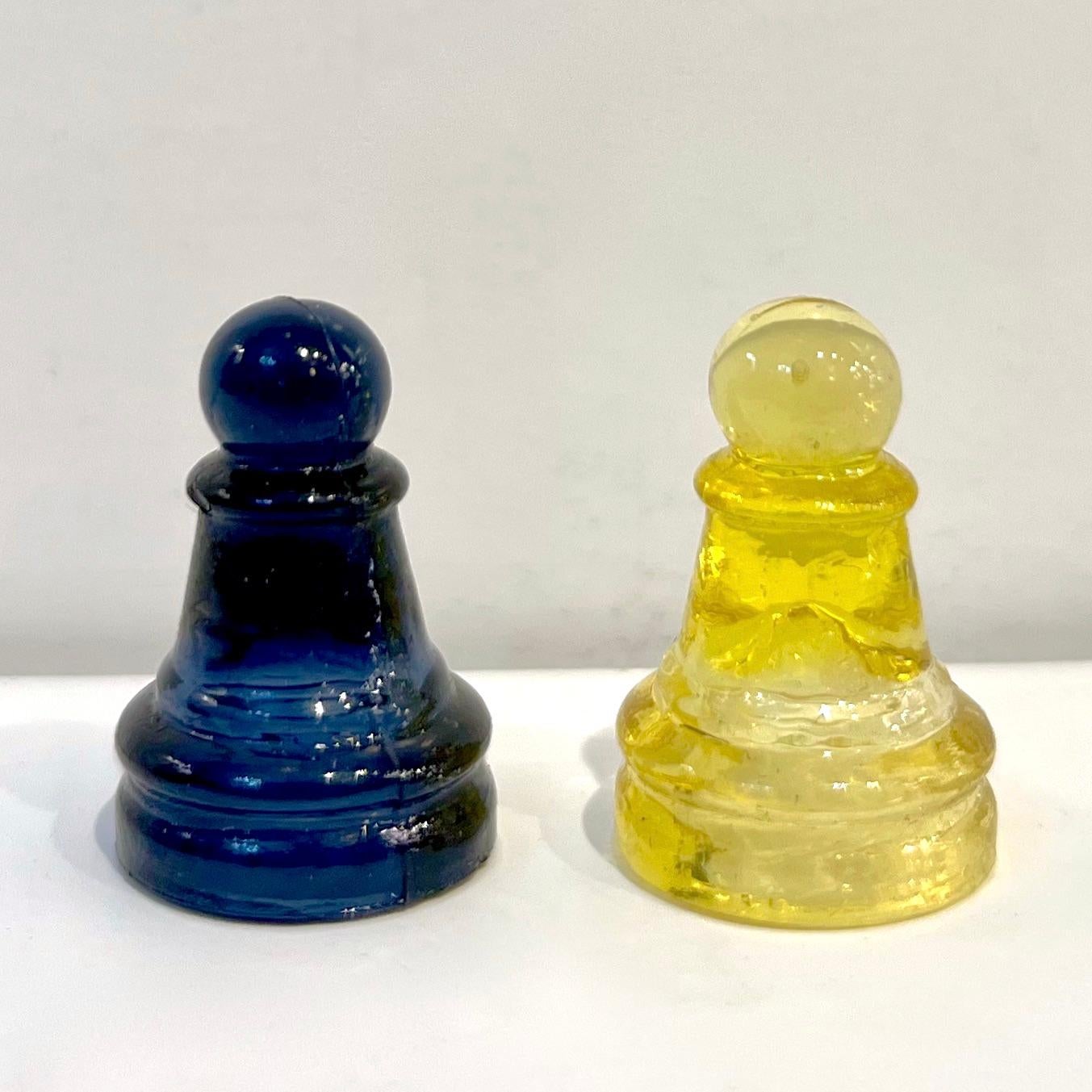 Contemporary Minimalist Blue & Yellow Murano Glass Chess Set on Mirrored Board 7
