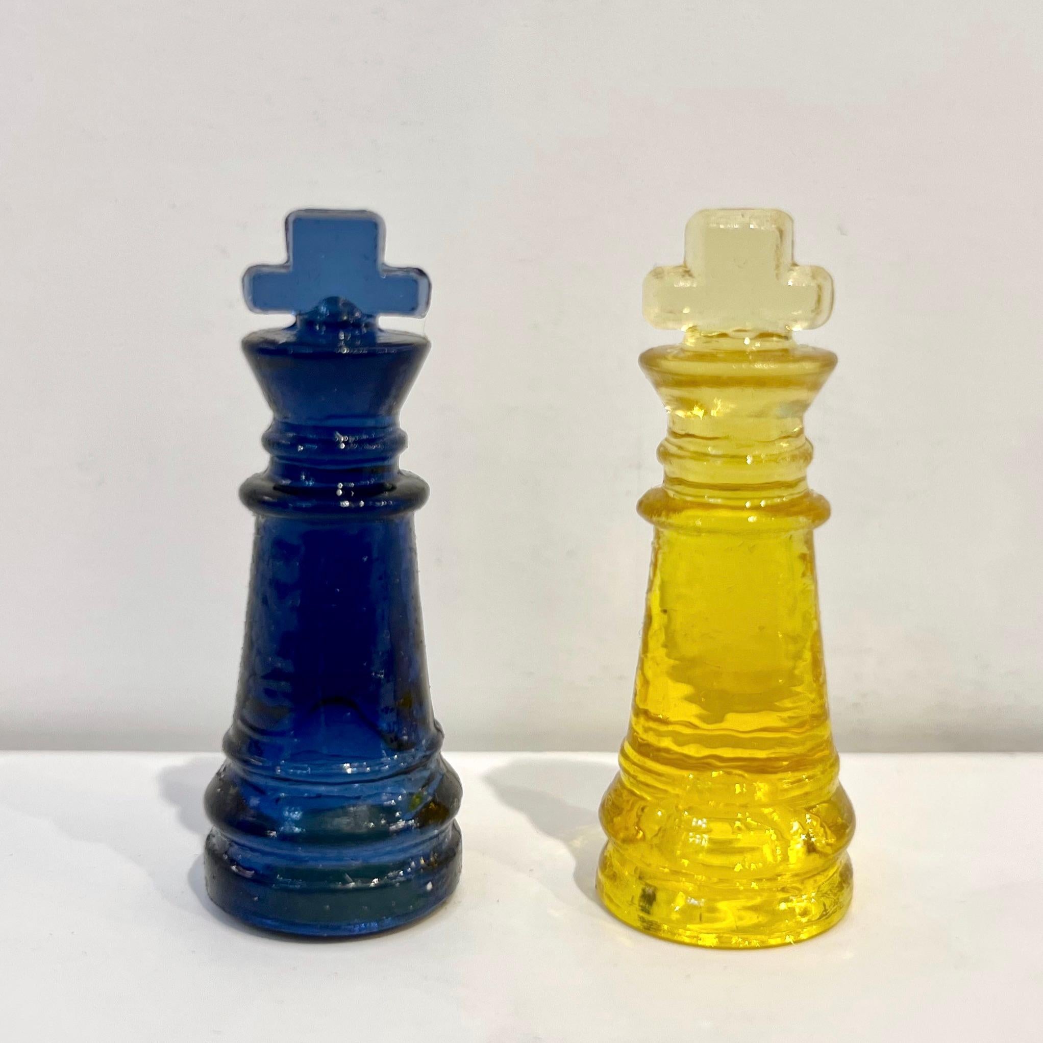 Italian Contemporary Minimalist Blue & Yellow Murano Glass Chess Set on Mirrored Board