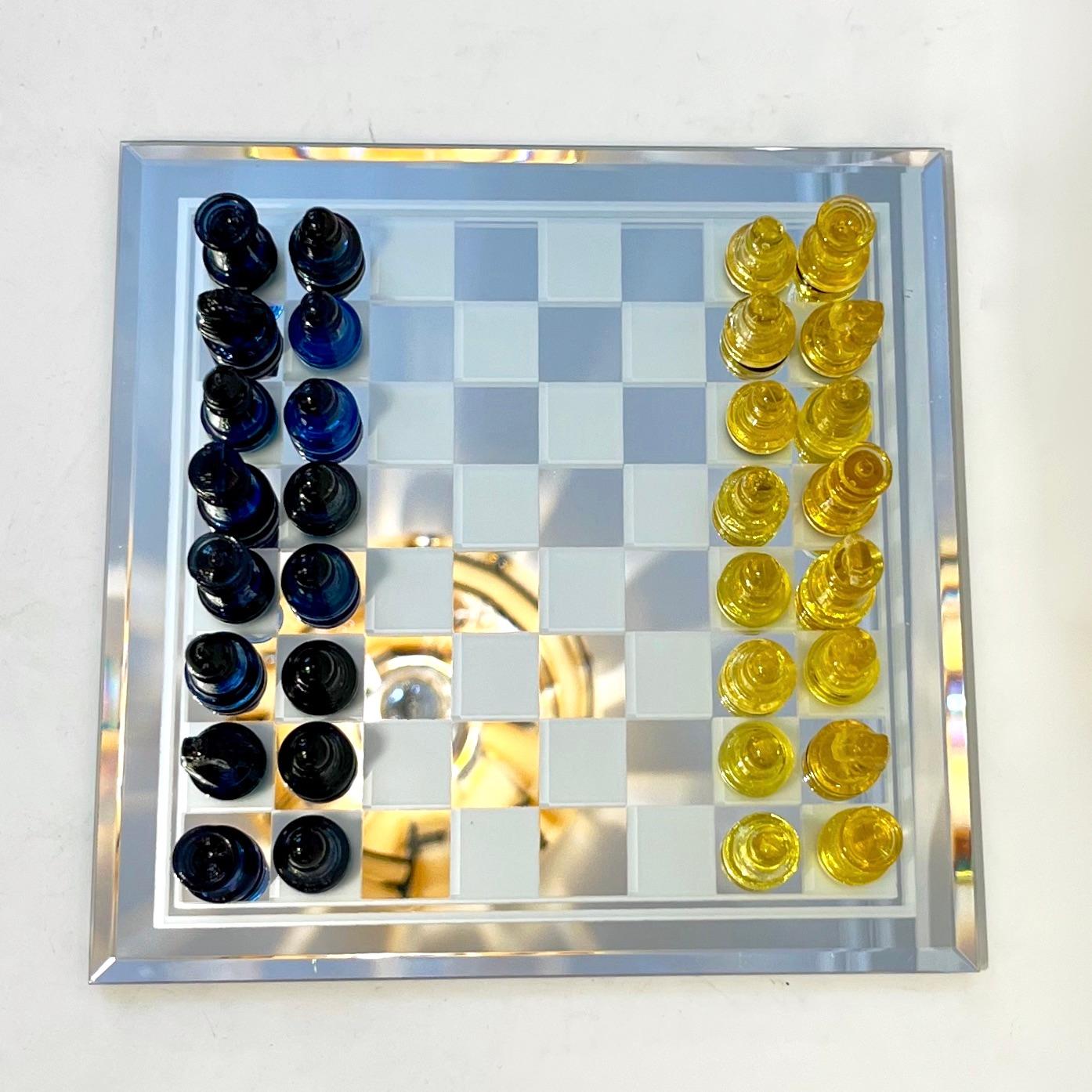 Contemporary Minimalist Blue & Yellow Murano Glass Chess Set on Mirrored Board In New Condition In New York, NY